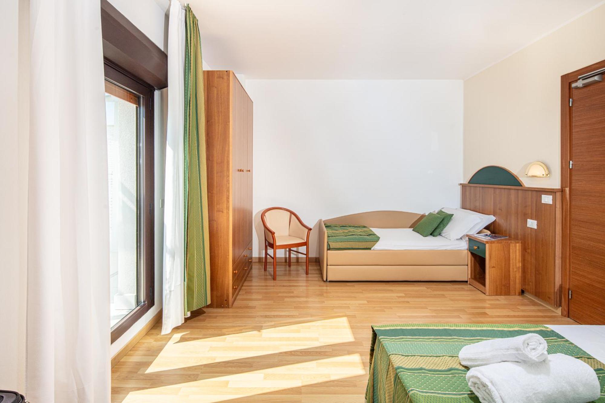 Comfort Triple Room