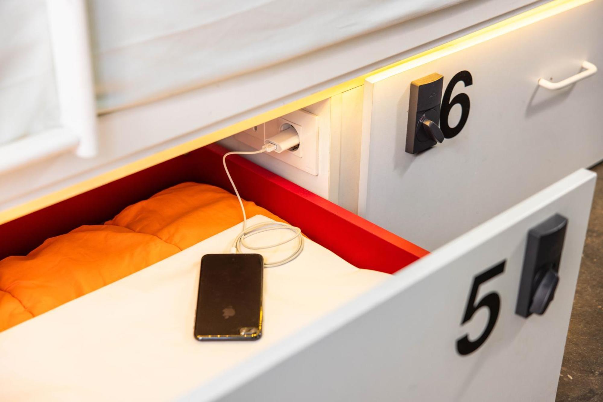 Single Bed 10-Bed Dormitory Room,1607673481:JPEG