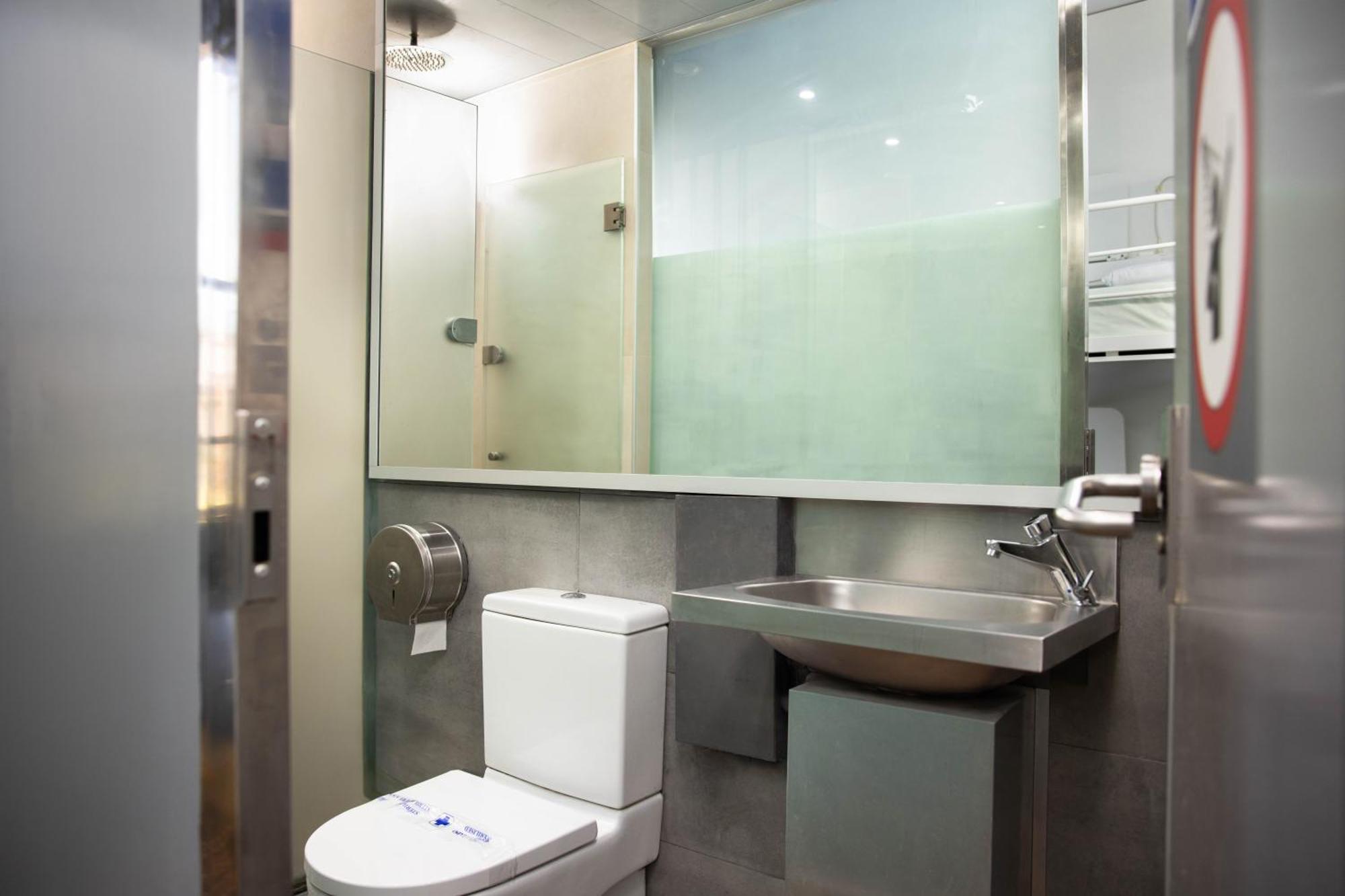 Quadruple Room Private Bathroom