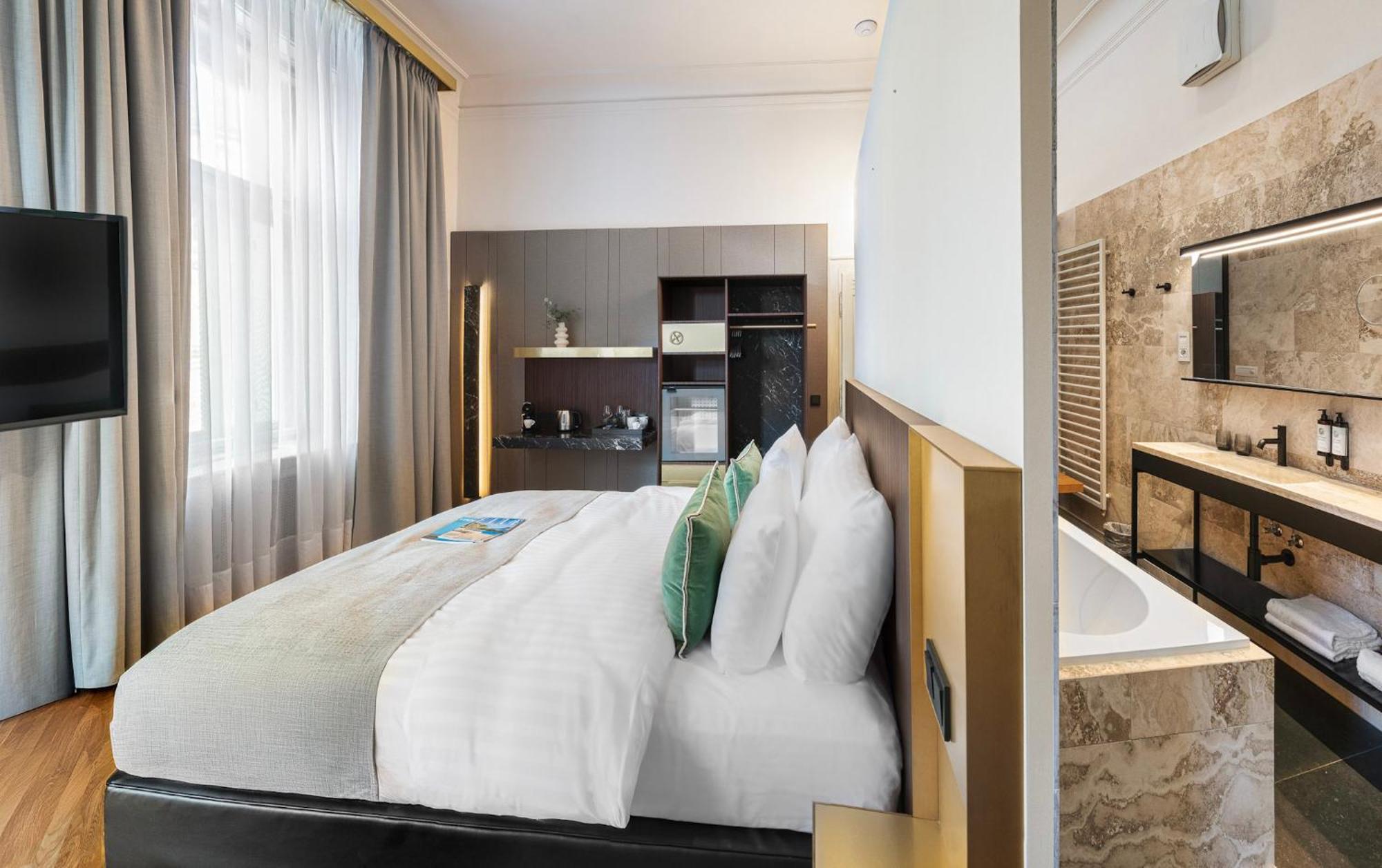 Superior King Room,1608817328:JPEG
