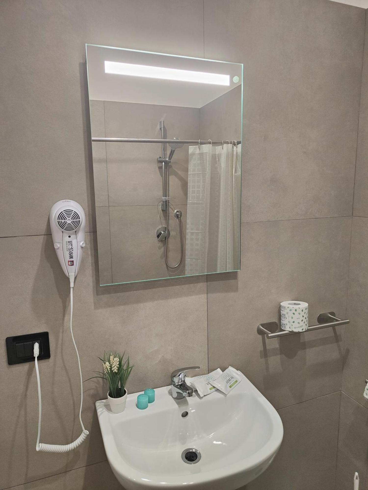 Triple Room Private Bathroom,1608985851:JPEG