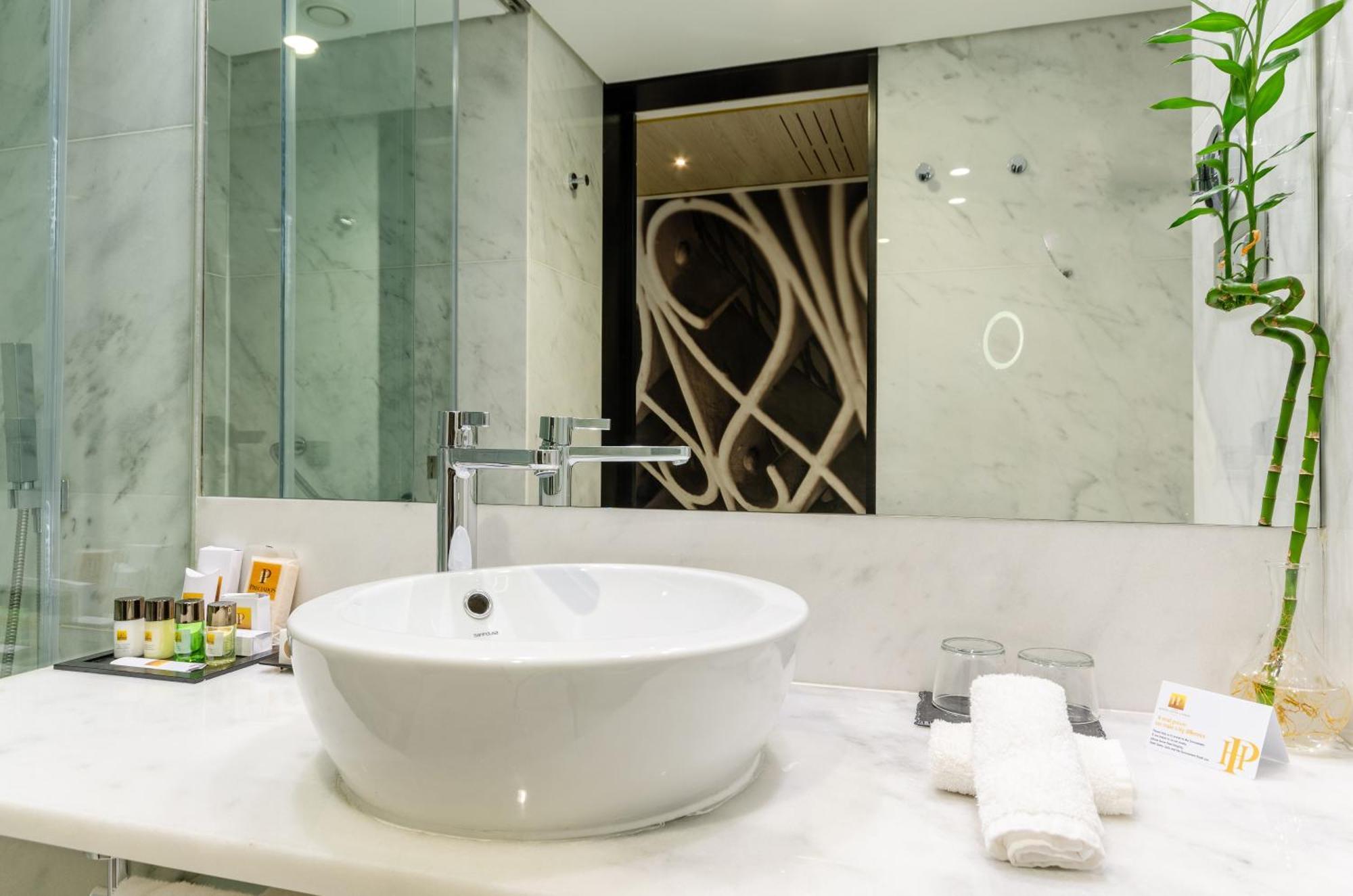 Confort Single Room Street View
