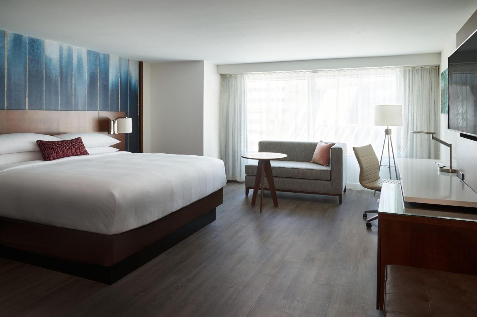 Concierge level Guest room 1 King City view,1366119605:JPEG