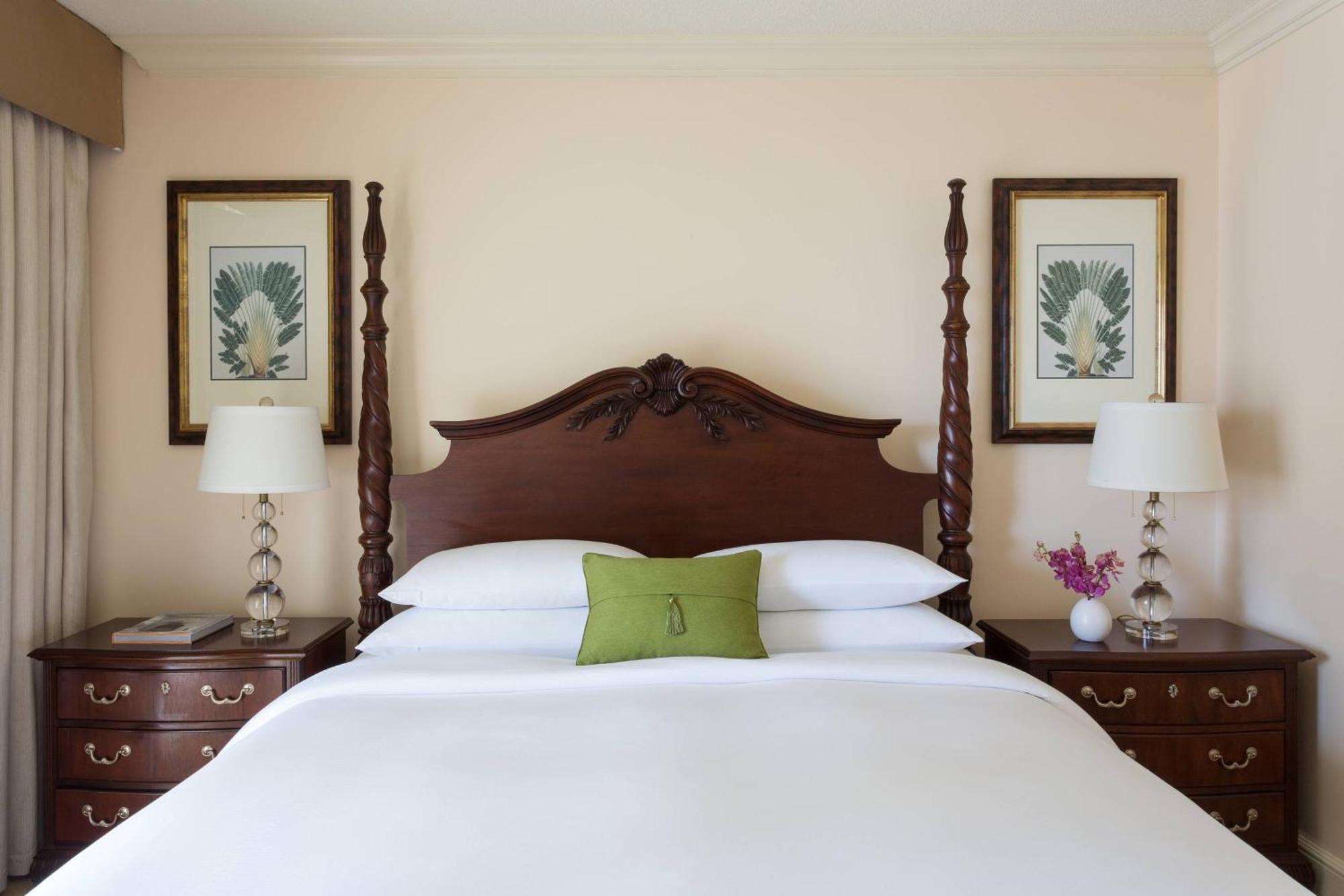 Suite con cama extragrande y sofá cama