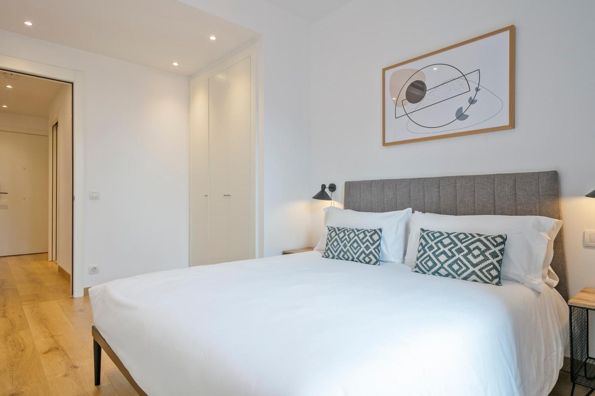 One-Bedroom Penthouse Apartment with Terrace,1609903448:JPEG