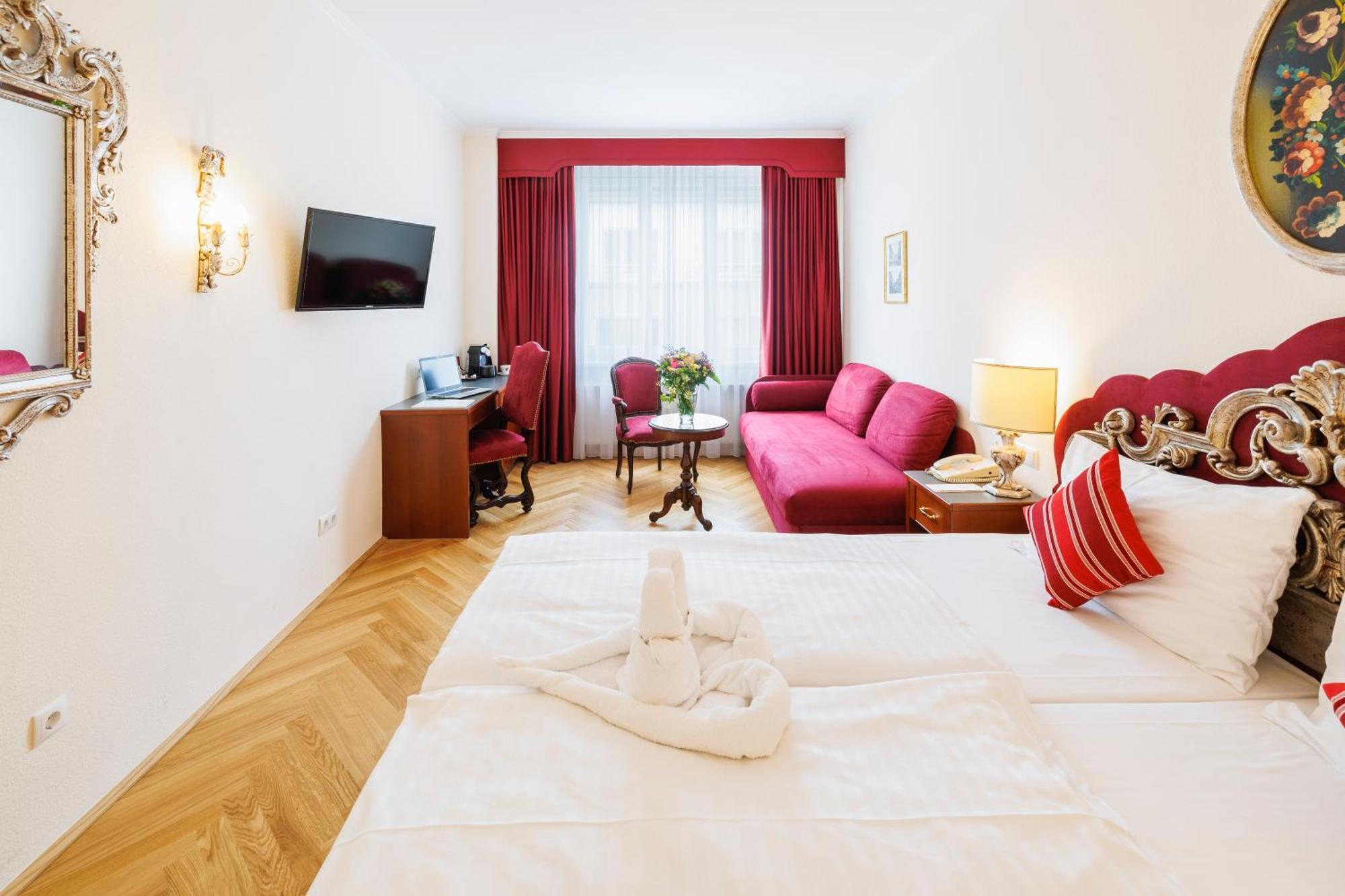 Deluxe Double Room,1628659717:JPEG