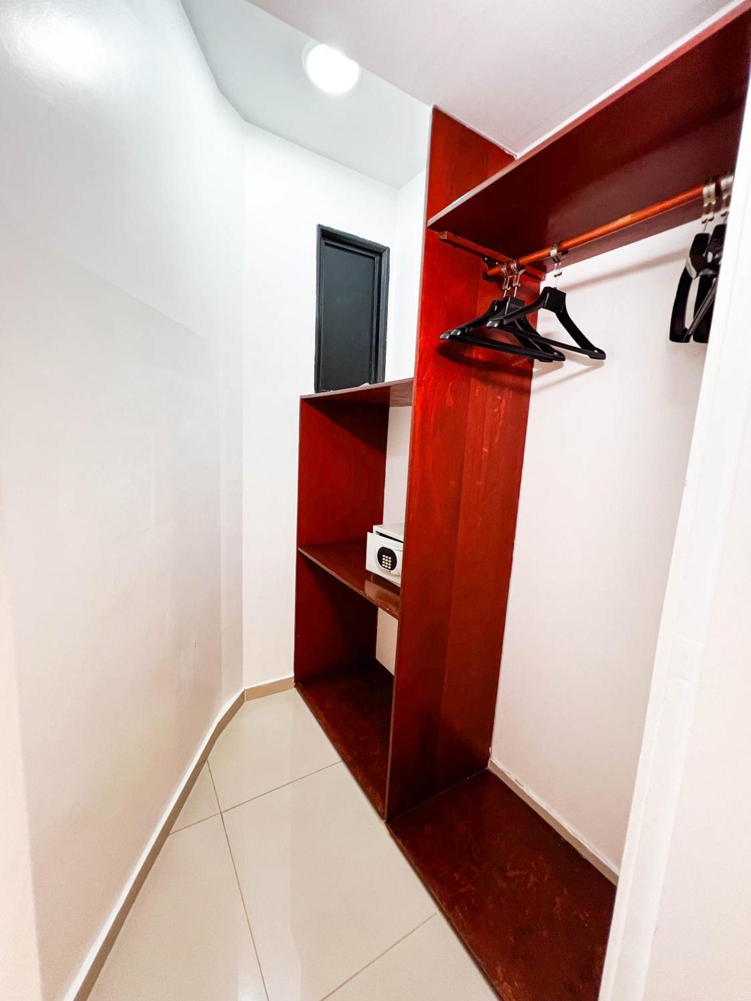Triple Room Bathroom,1610251962:JPEG
