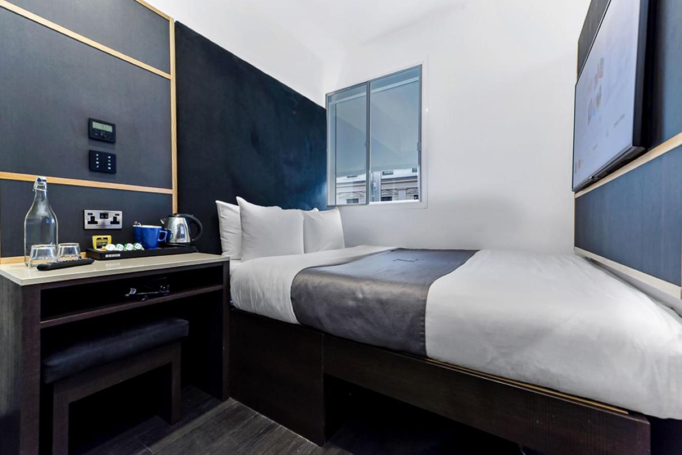 Club Queen Room