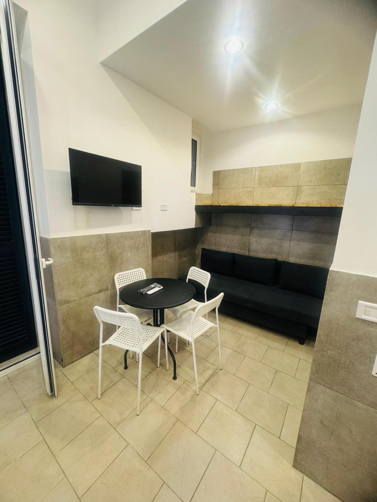 One-Bedroom Apartment with Balcony,1610440294:JPEG