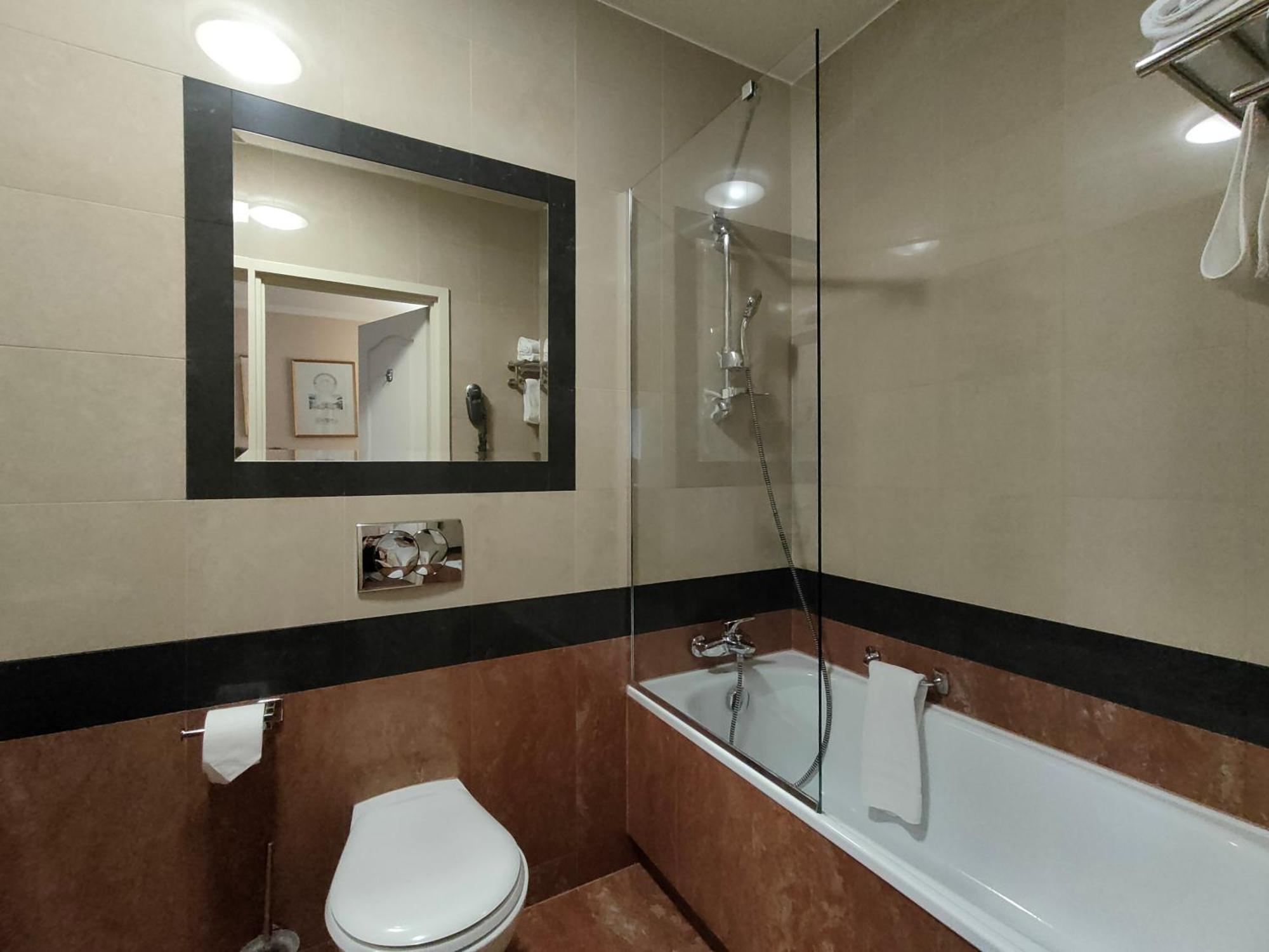 Standard Double Room with a view of the courtyard