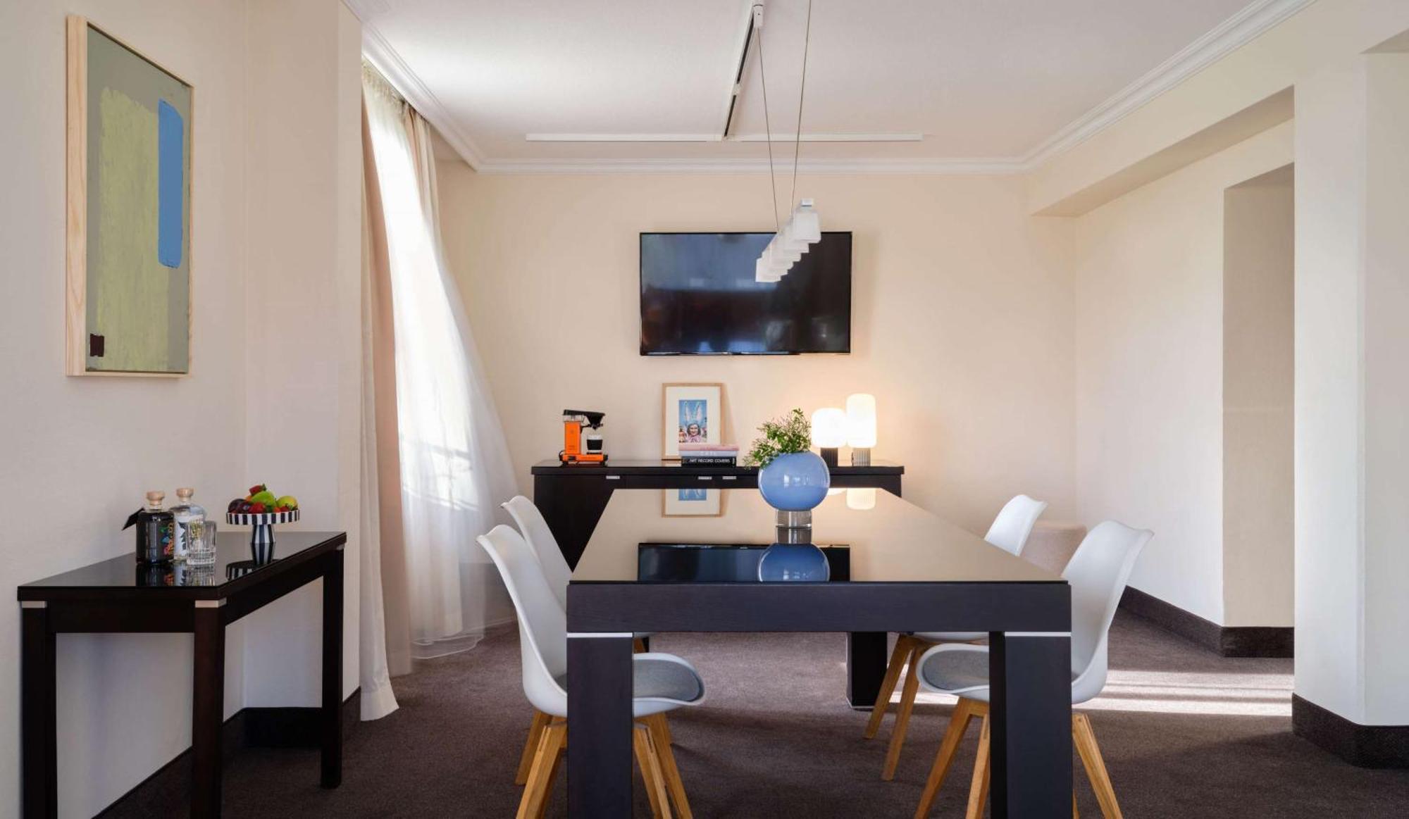 Signature Suite,1611054707:JPEG