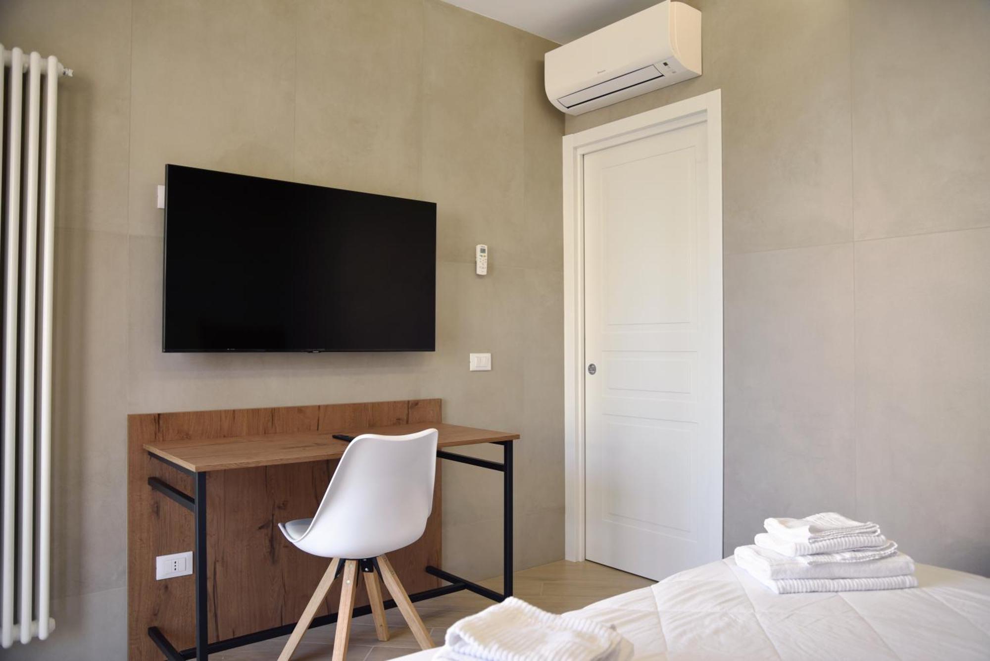 Two-Bedroom Apartment Balcony,1611413785:JPEG