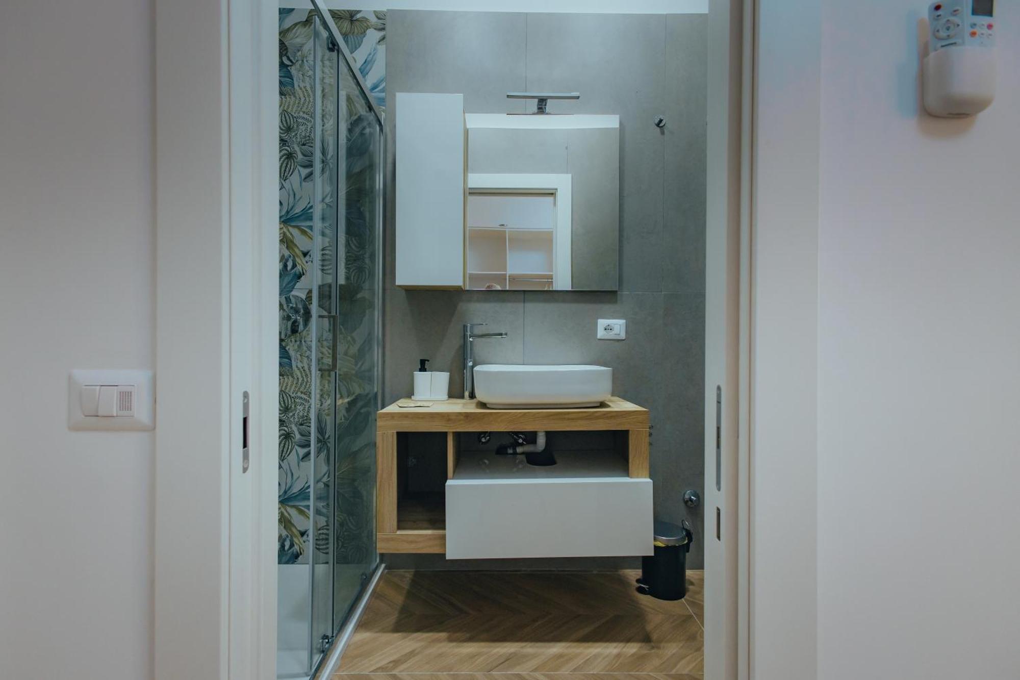 Deluxe Room,1612844736:JPEG