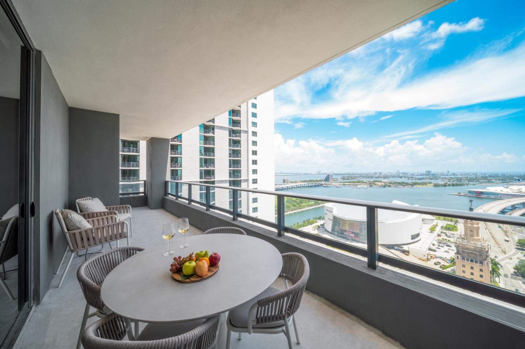 Two-Bedroom Apartment Balcony Sea View