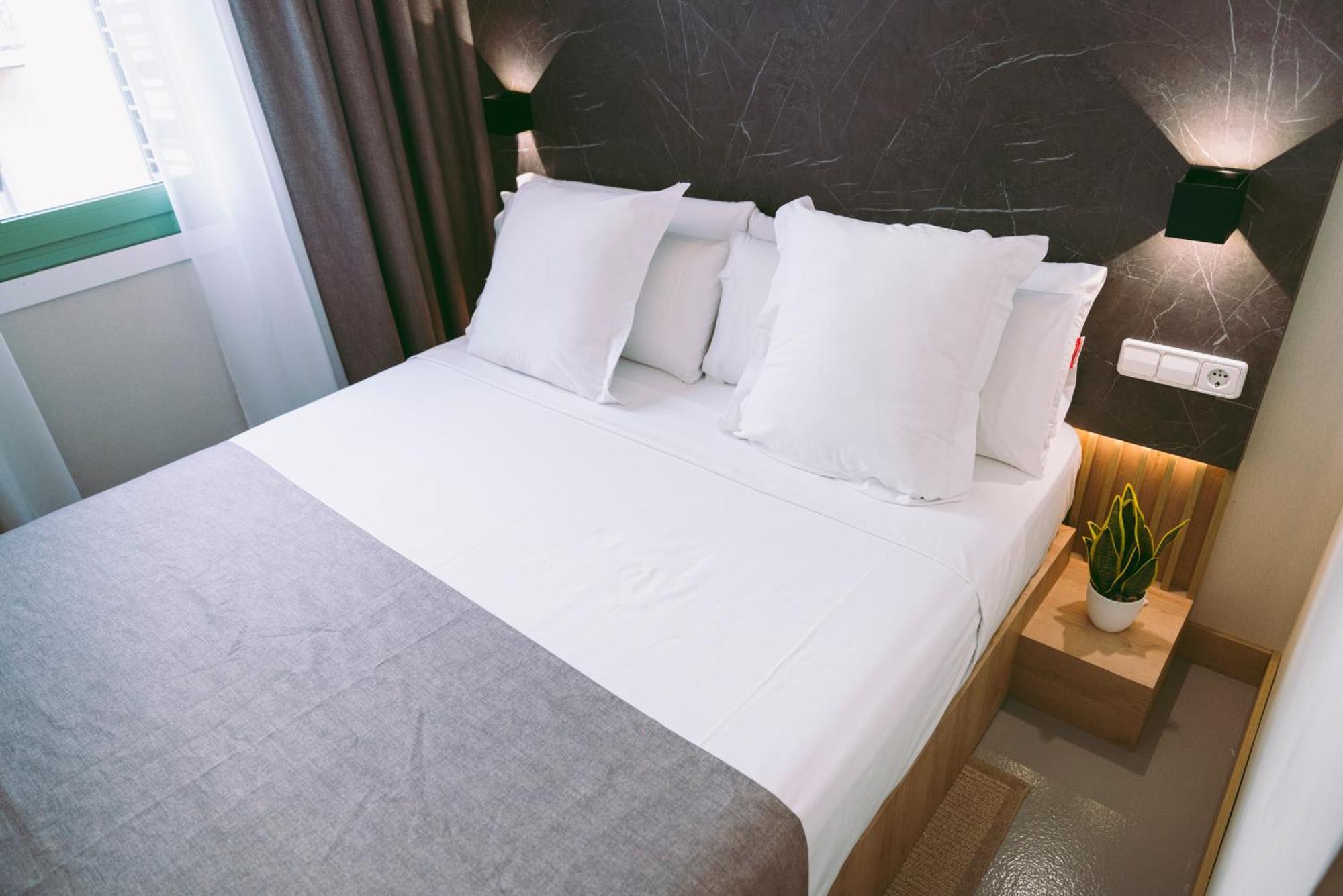 Small Double Room,1613533538:JPEG