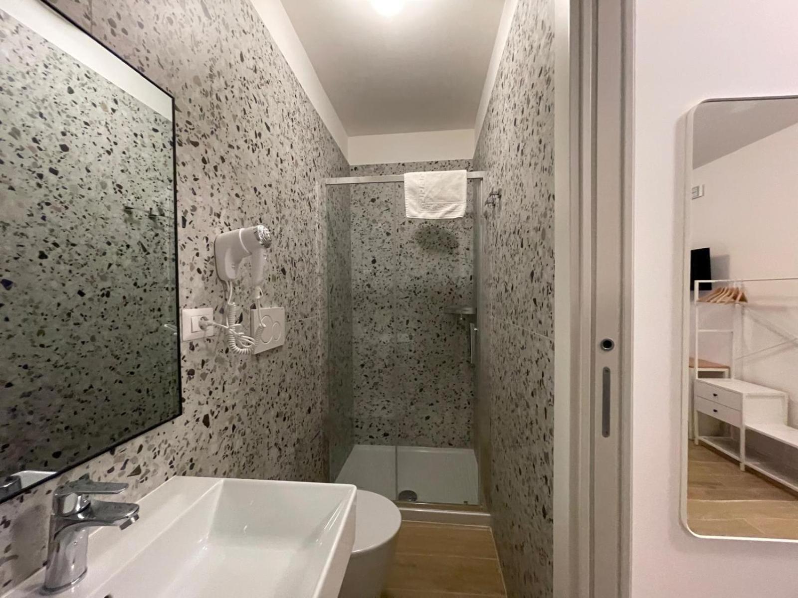 Double Room Private Bathroom,1614011435:JPEG