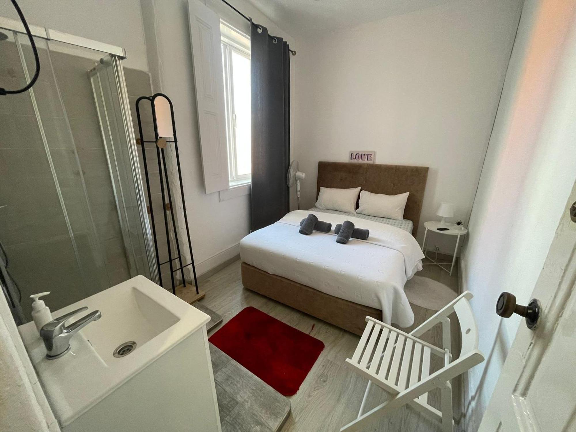 Deluxe Double Room Shower,1614430821:JPEG