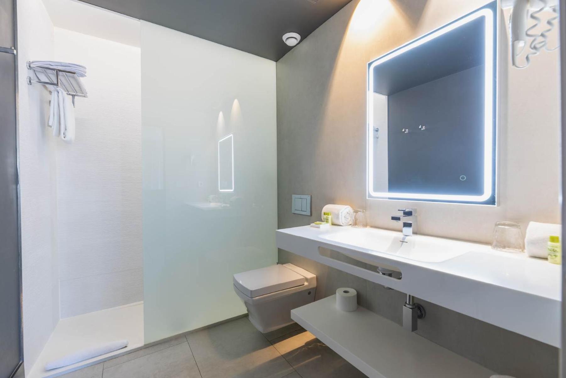 Exterior Triple Room