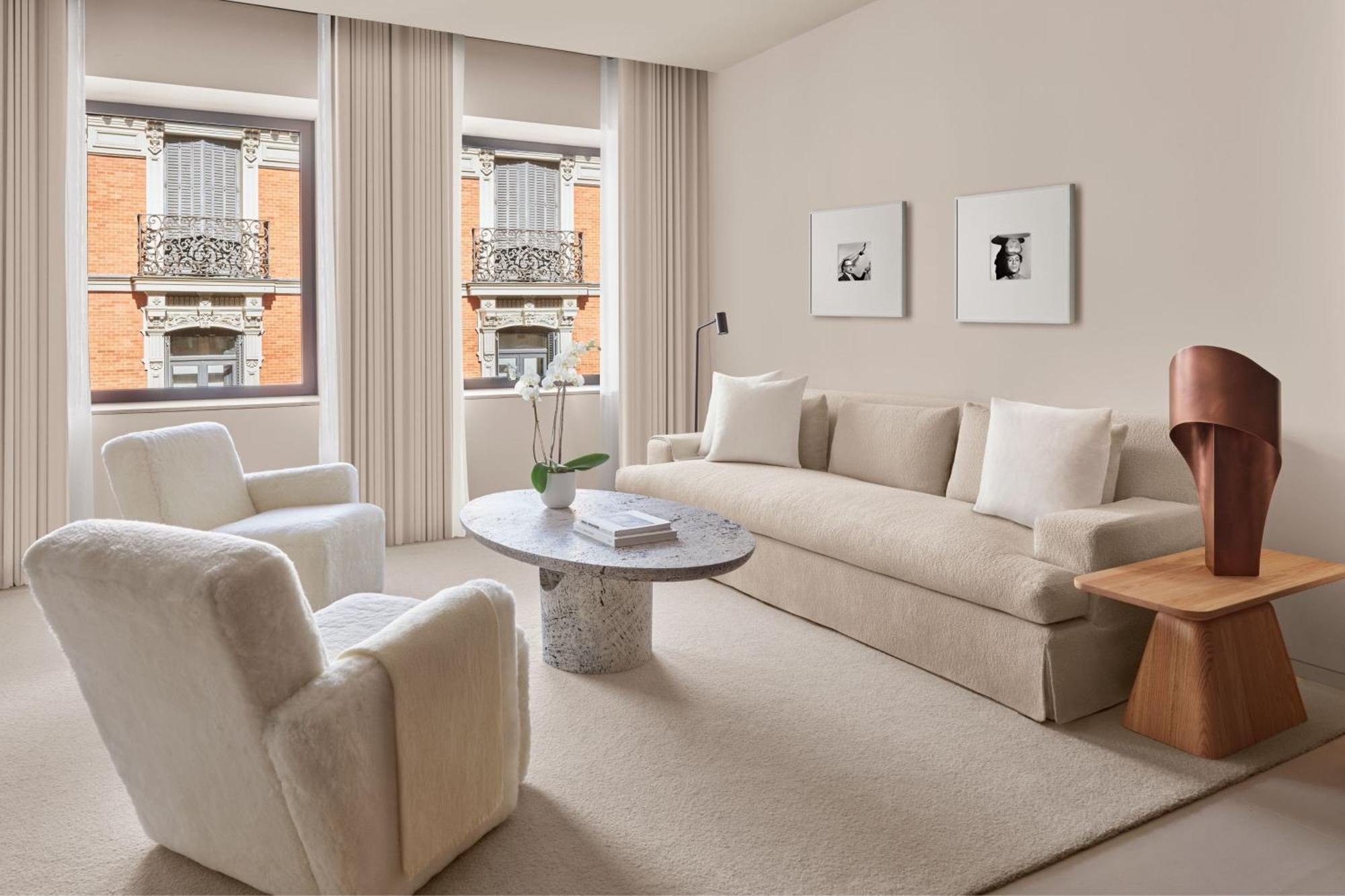 One-Bedroom Corner Suite City View
