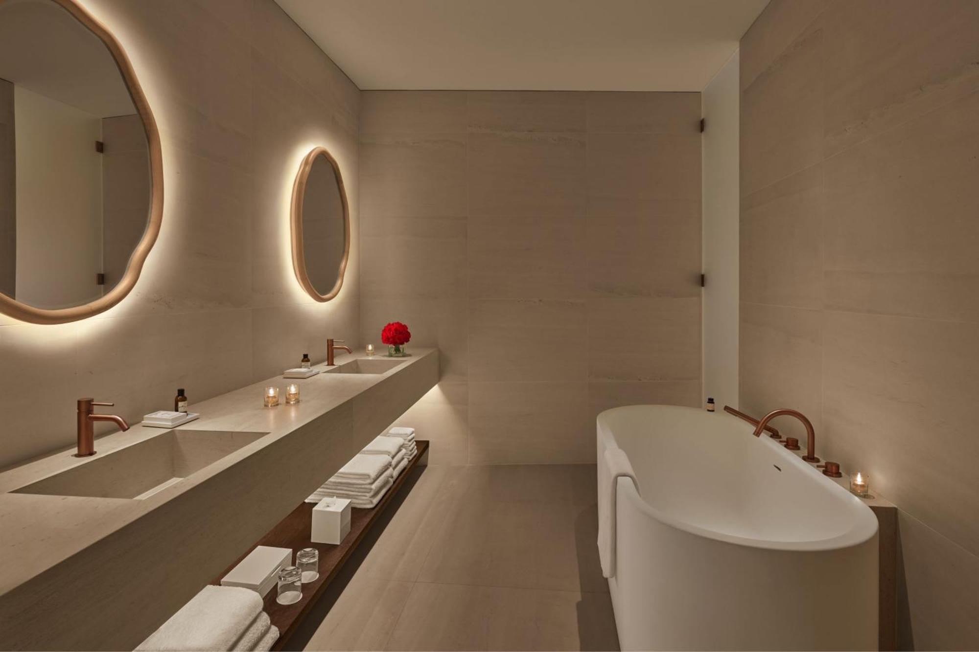 One-Bedroom Premier King Suite