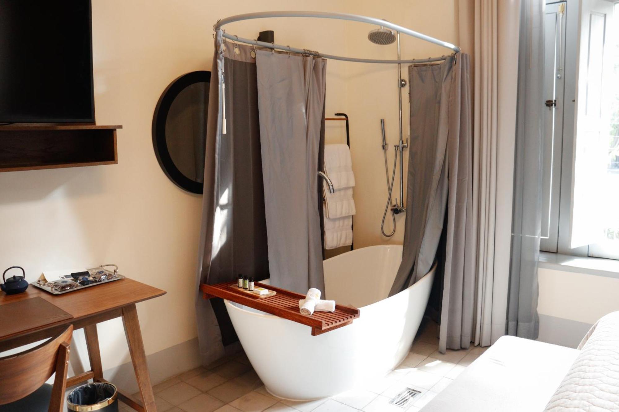 Deluxe Junior Suite,1617506121:JPEG