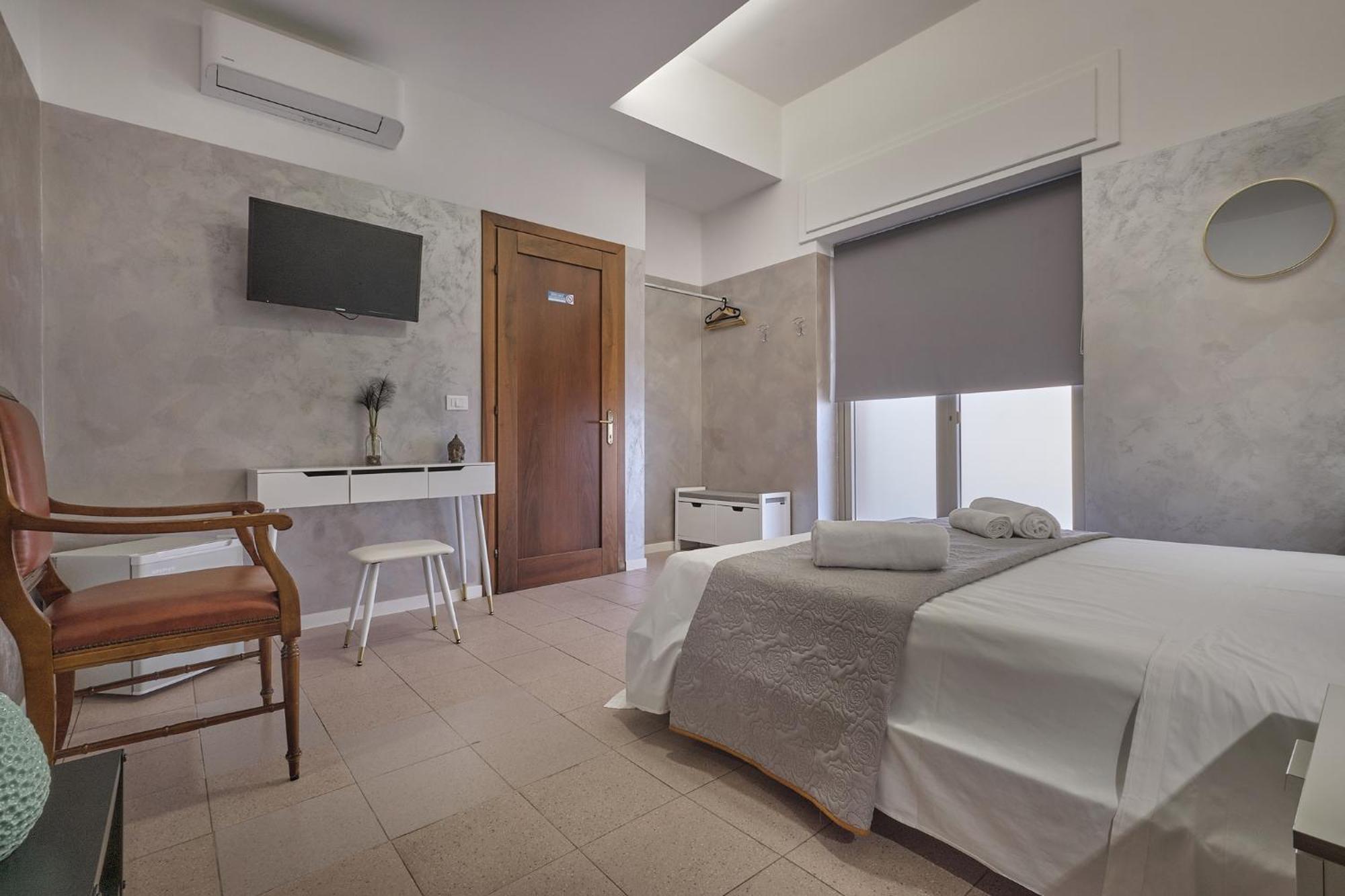 Double or Twin Room Private Bathroom