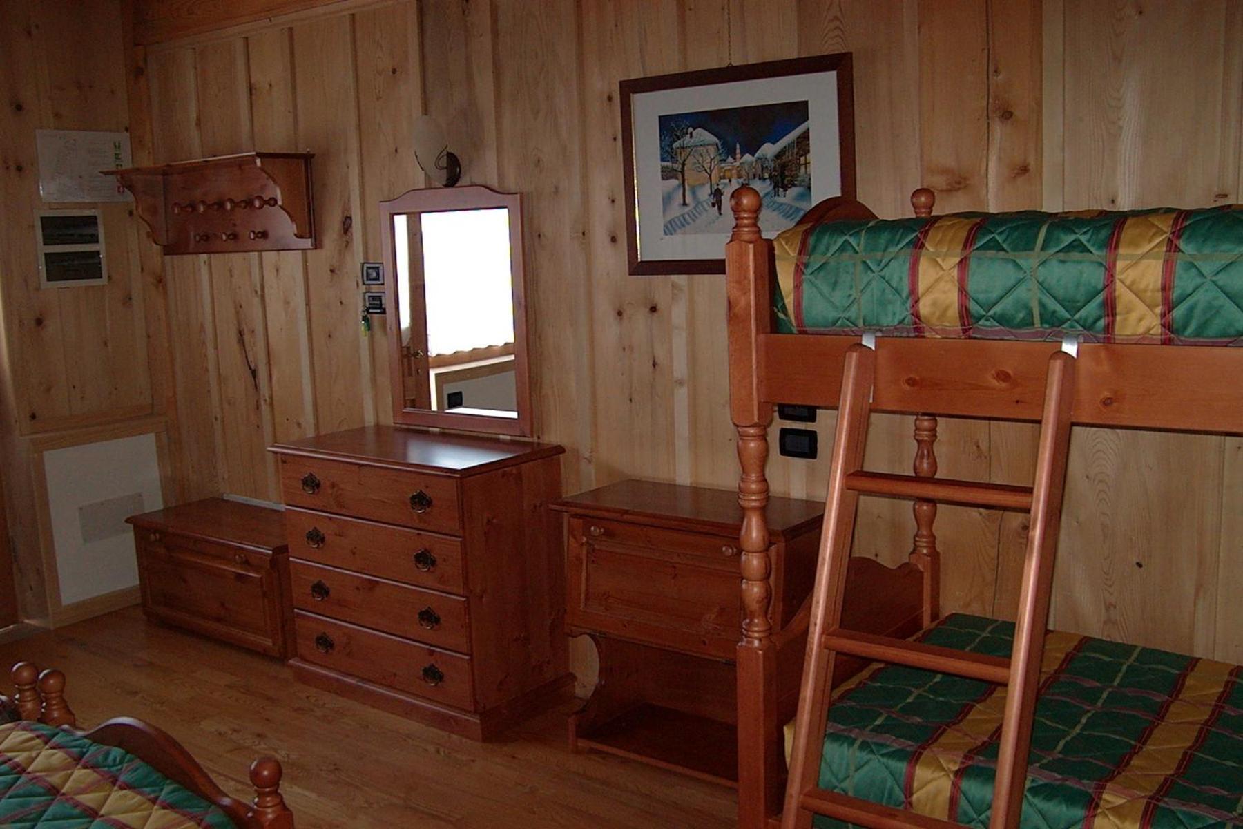Family Room,1036971460:JPEG