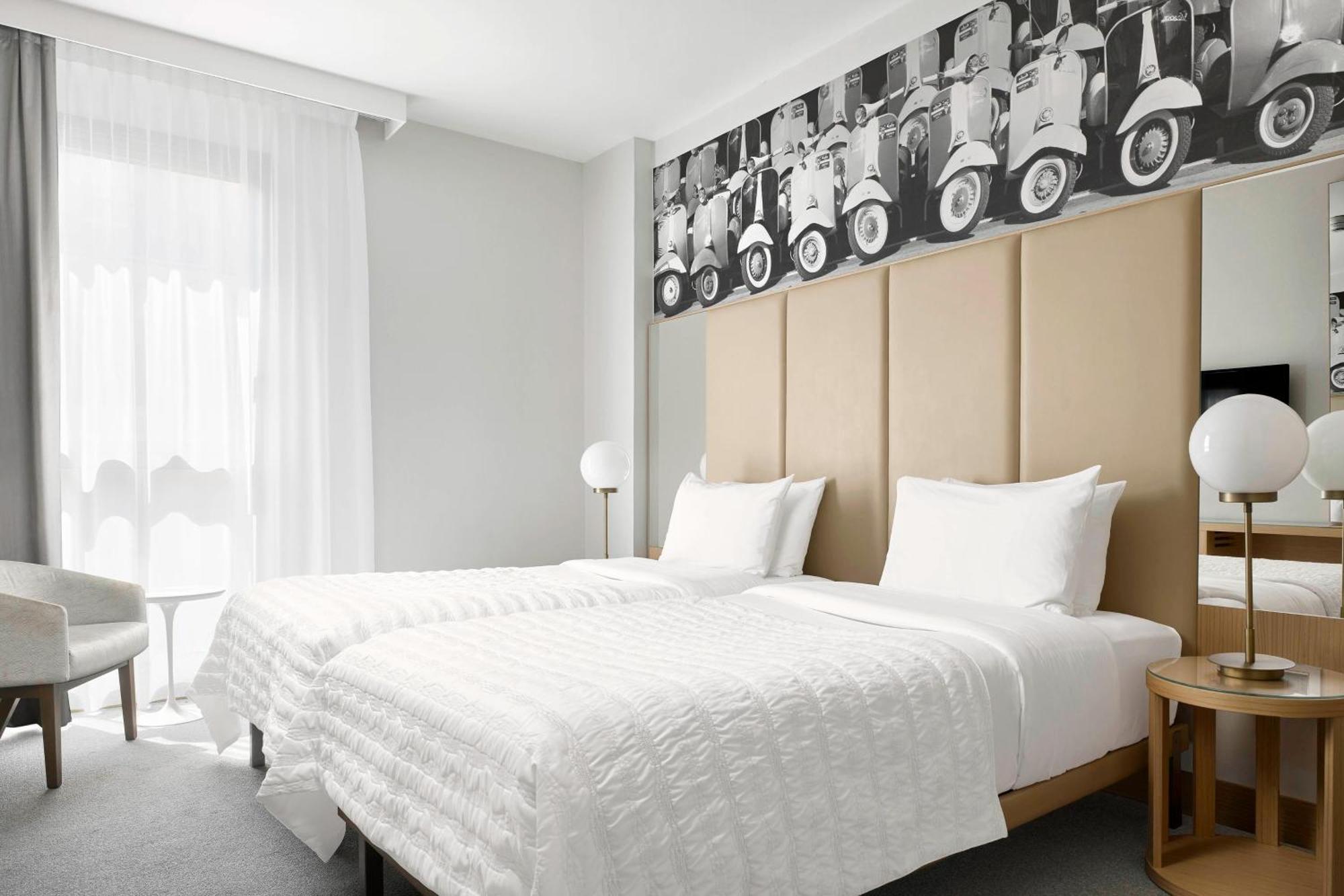 Superior Twin Room Smaller Guest room 2 Twin or Single Beds,758427181:JPEG