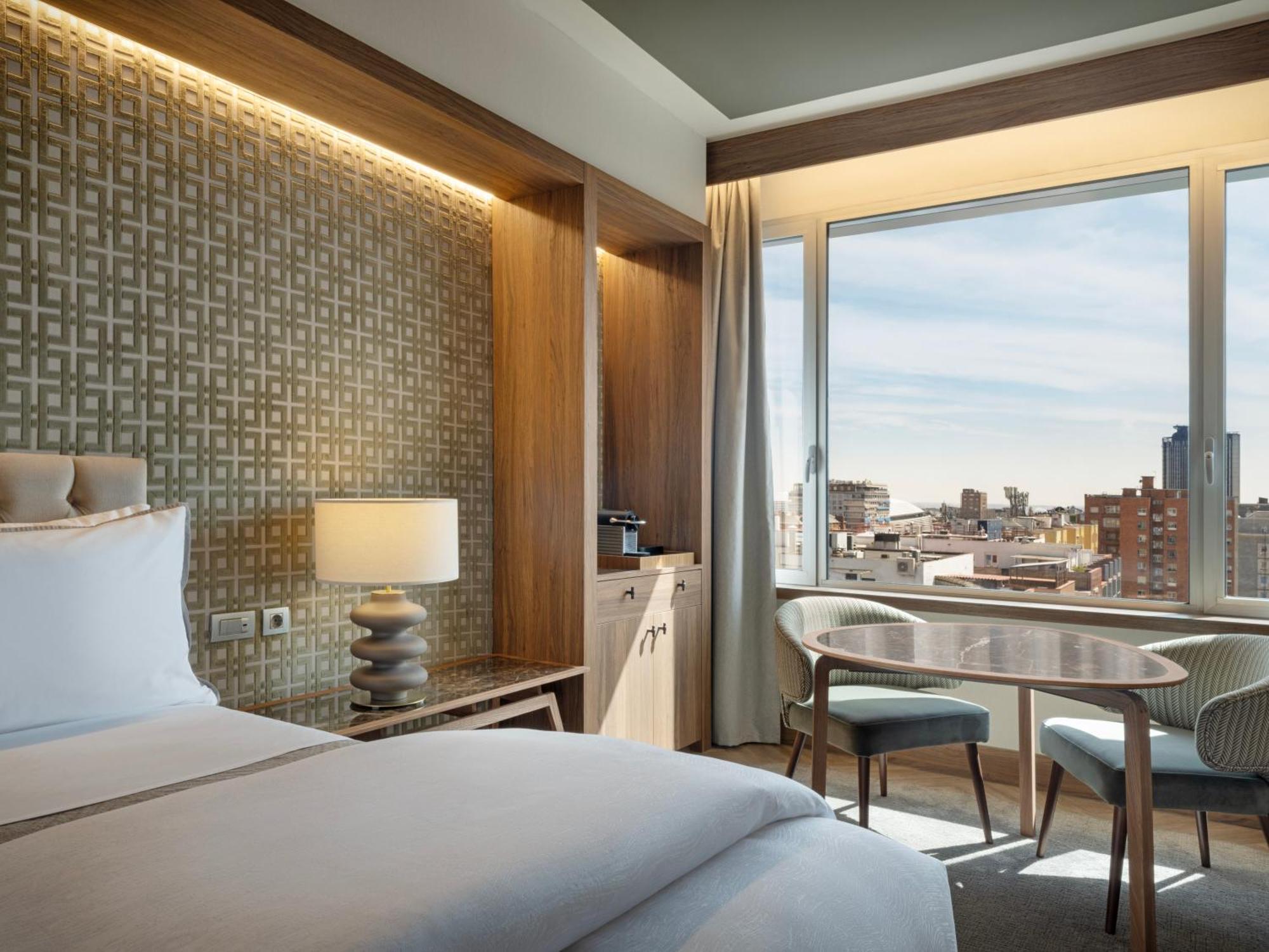 Premium Deluxe King Room High Floor,1619755287:JPEG
