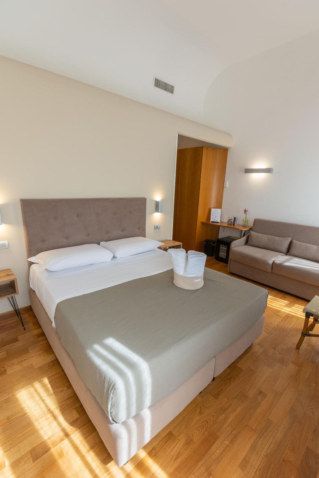 Triple Room,1620274499:JPEG