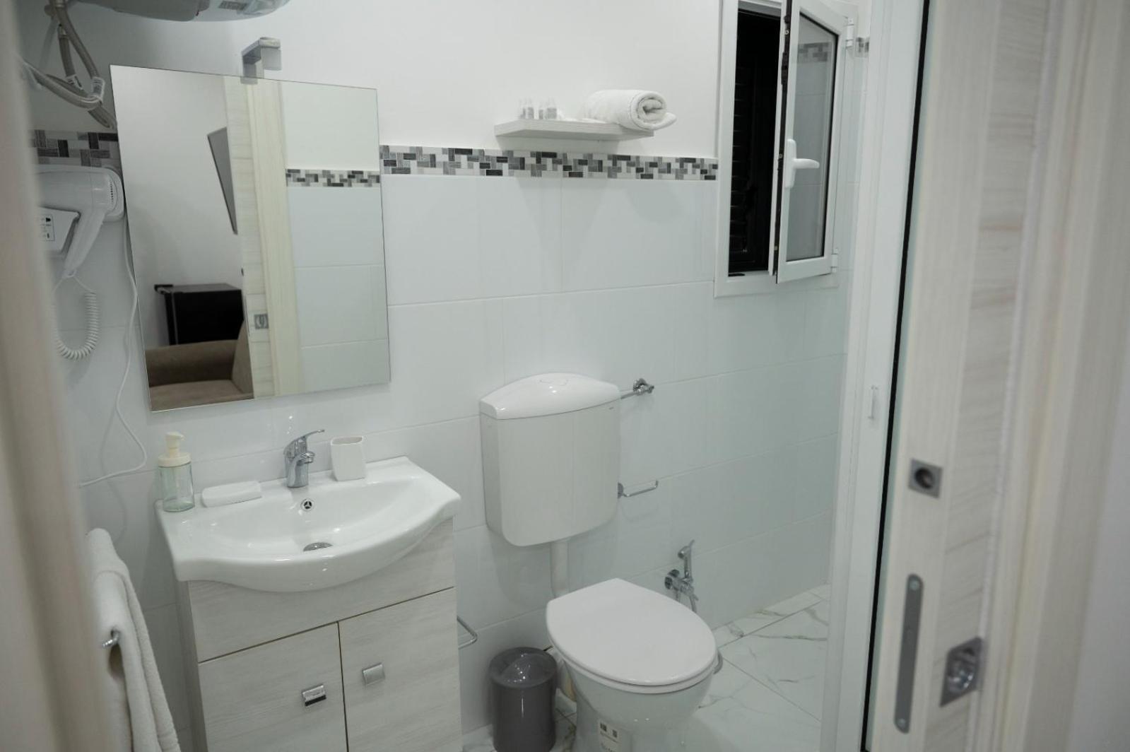 Double Room Private Bathroom