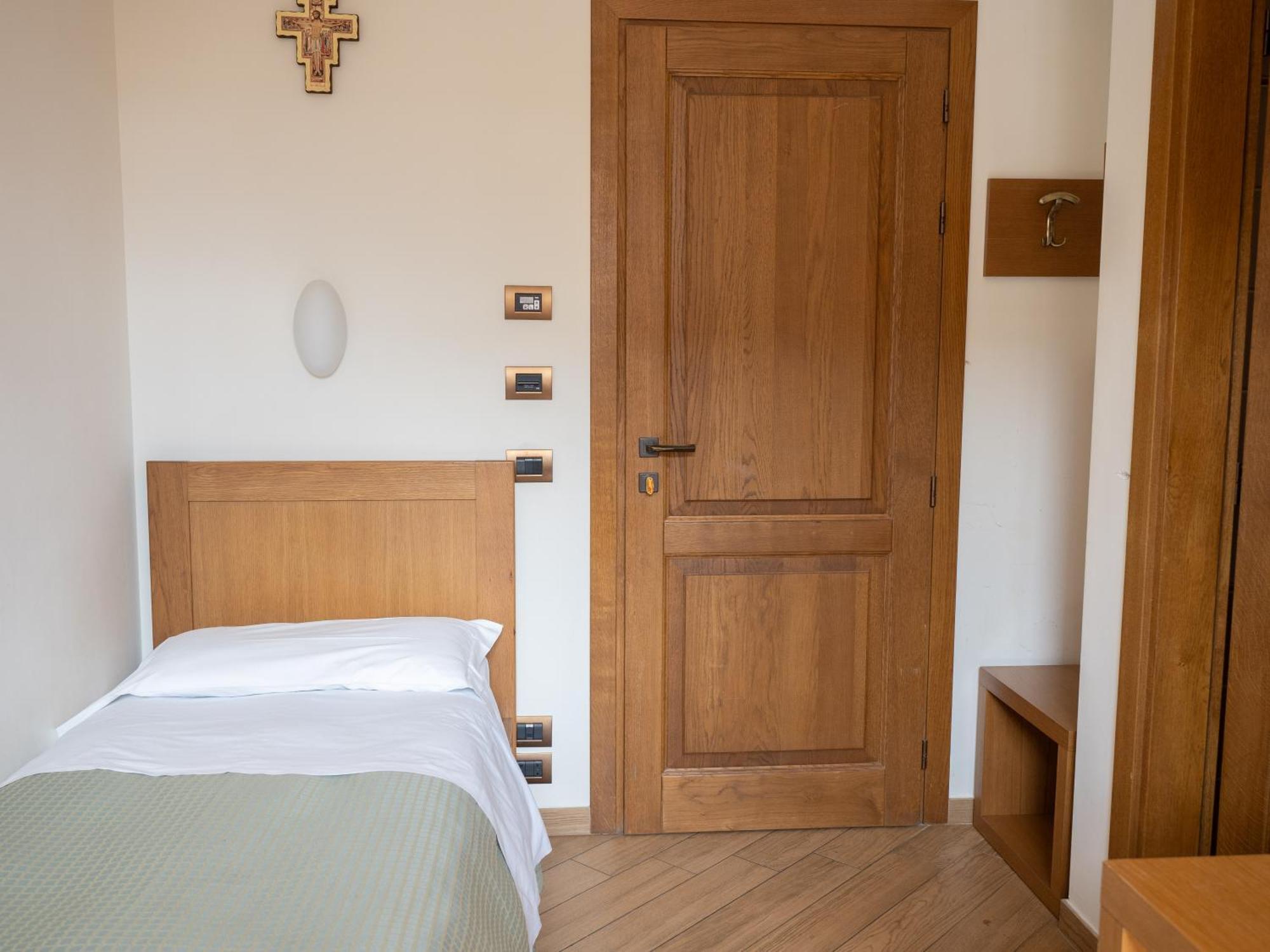 Single Room,1620581430:JPEG