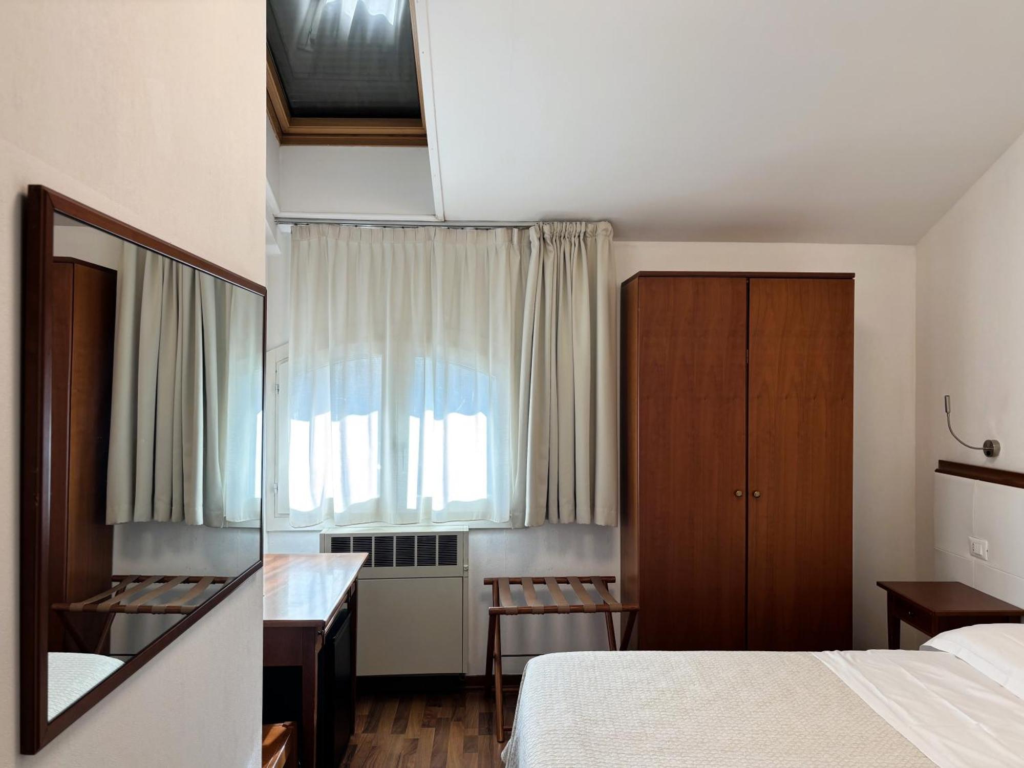 Small Double Room,1620981481:JPEG