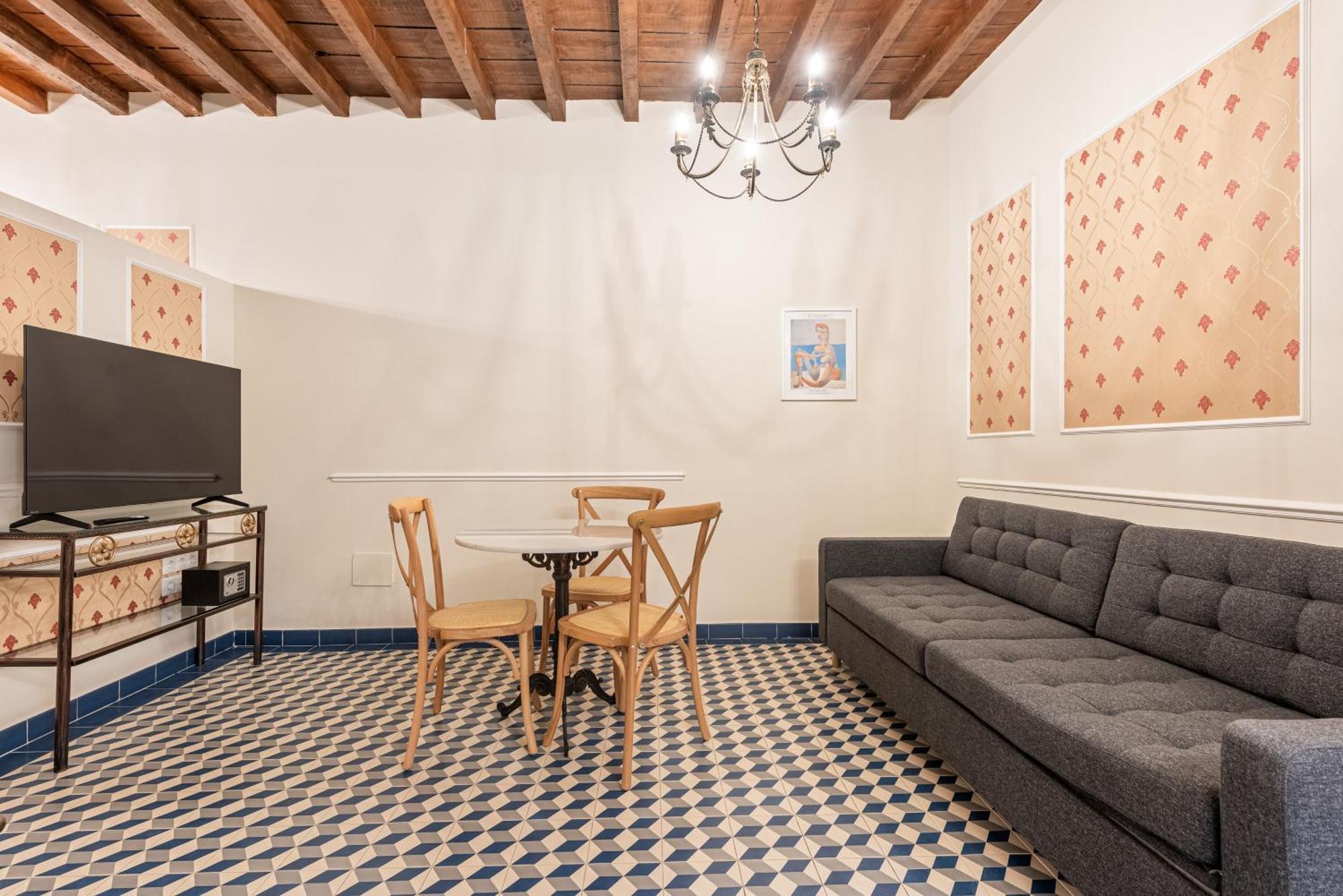 One-Bedroom Ground Floor Apartment Patio