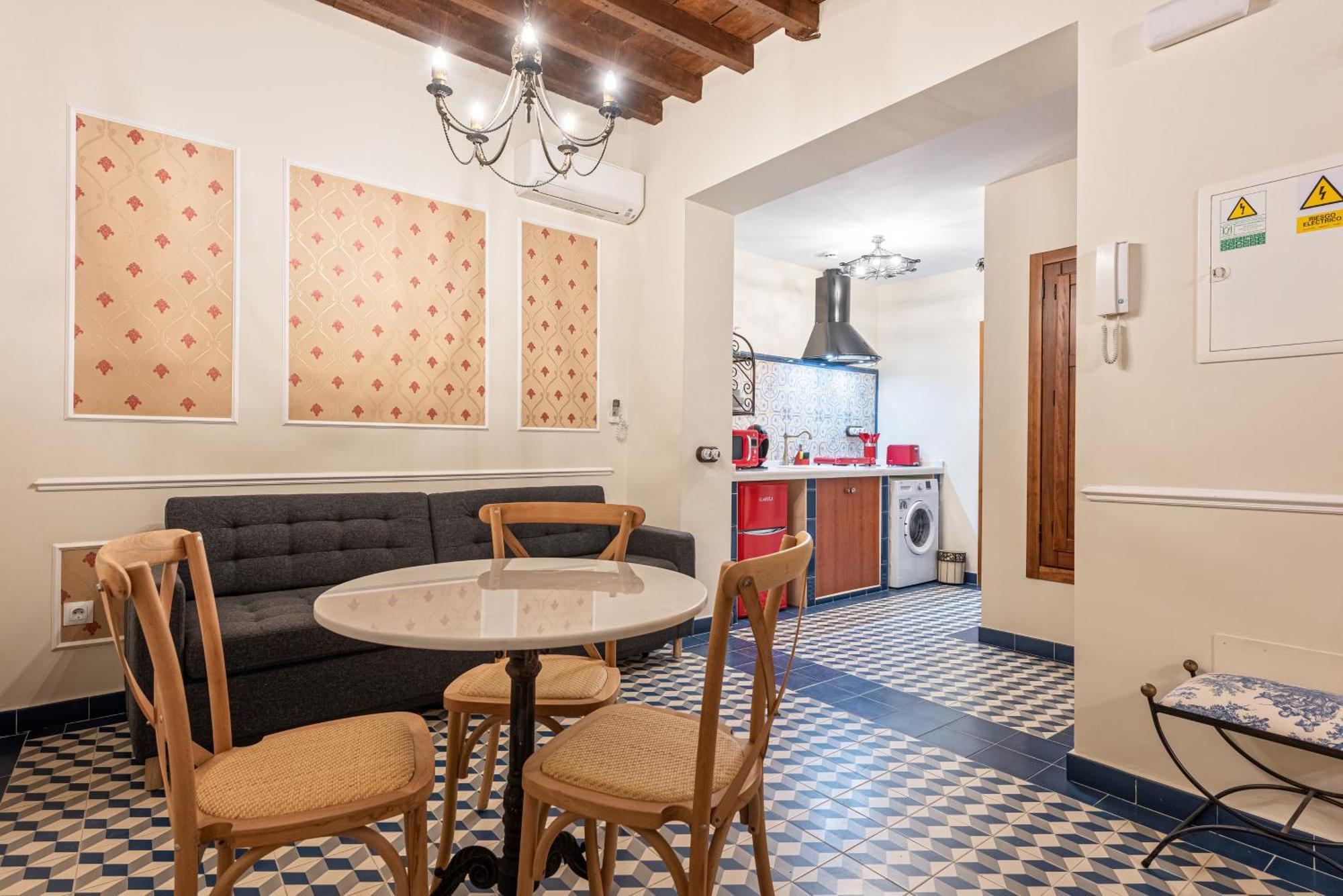 One-Bedroom Ground Floor Apartment Patio