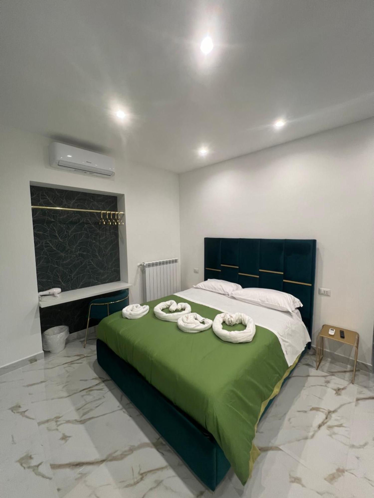 Ampia Camera Matrimoniale/Doppia con Letti Singoli