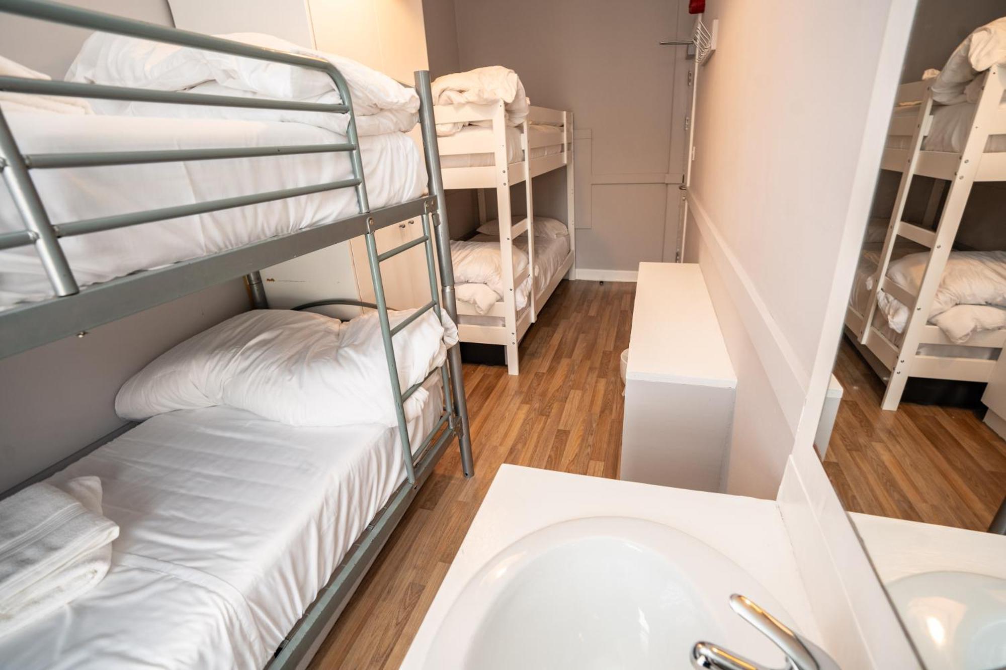 Camera Quadrupla con Bagno in Comune