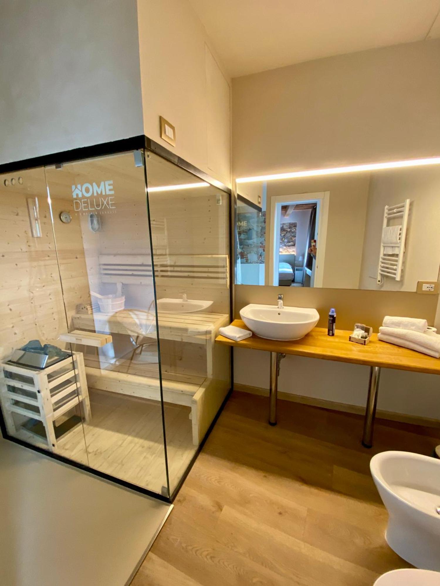 Suite with Hot Tub,1622916271:JPEG