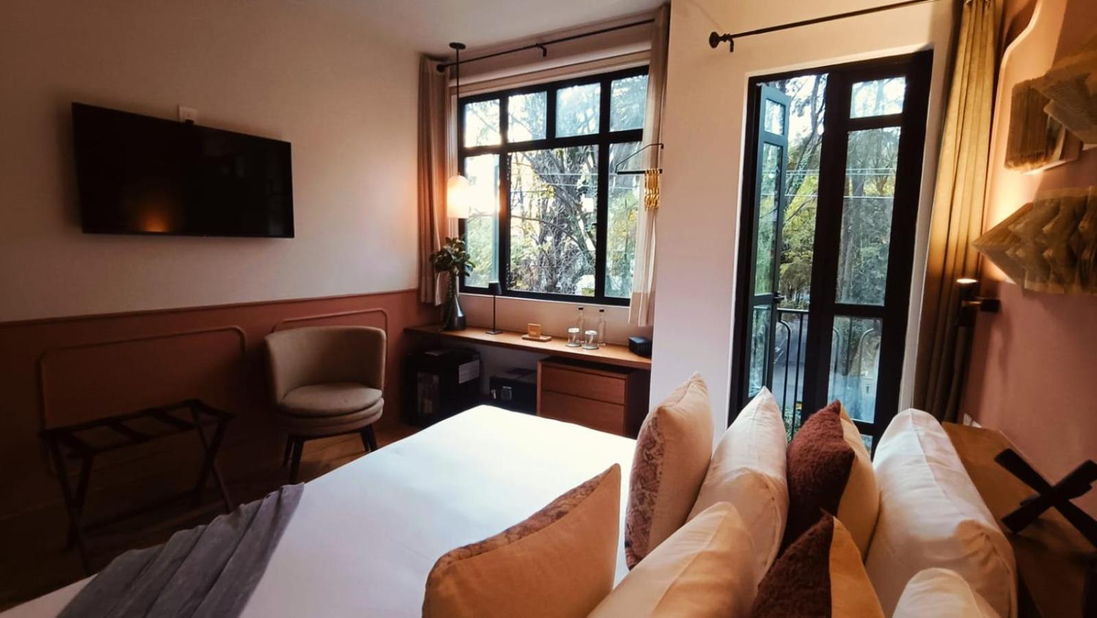 Deluxe Double Room Balcony,1623121147:JPEG