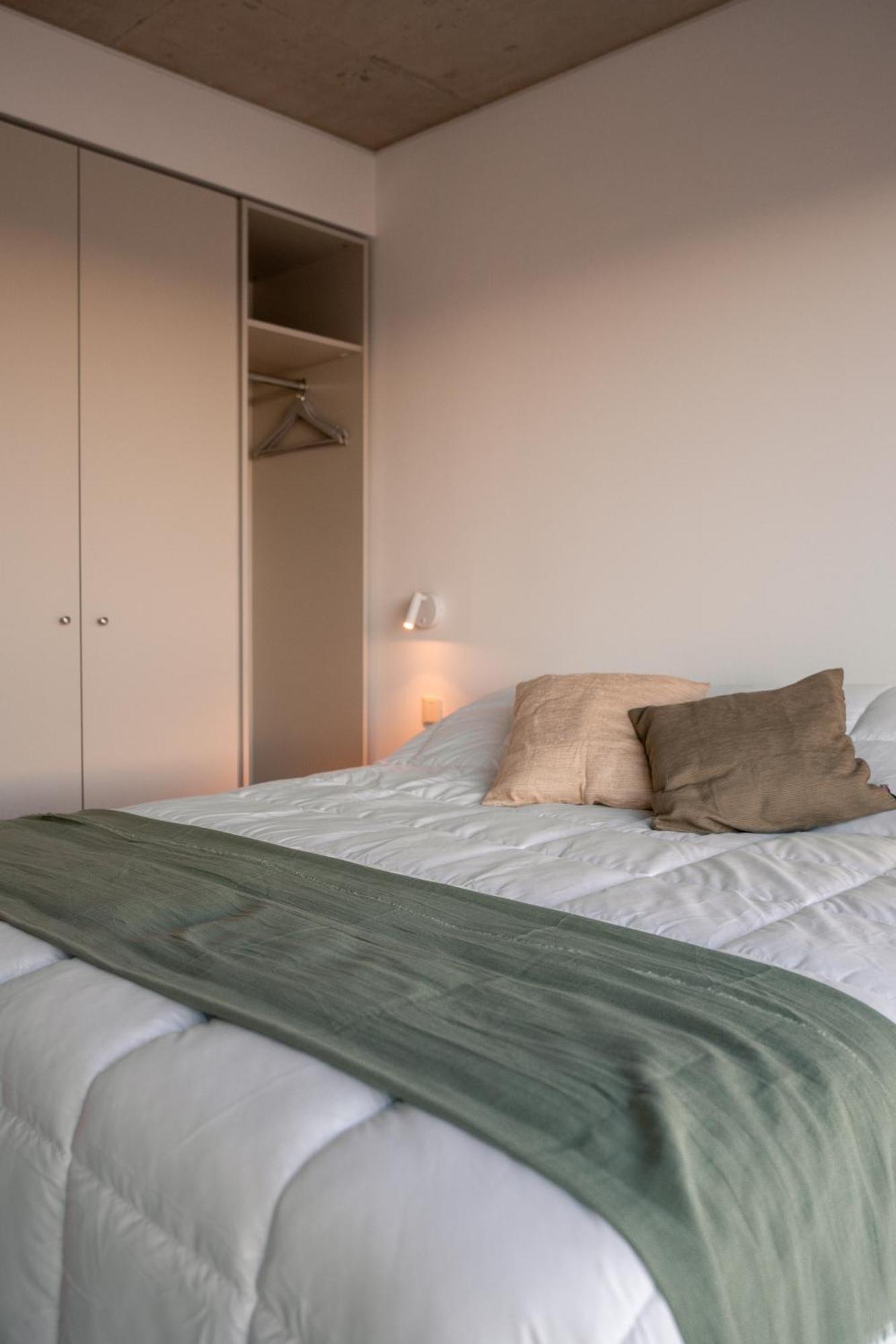 Superior One-Bedroom Apartment Balcony,1623315693:JPEG