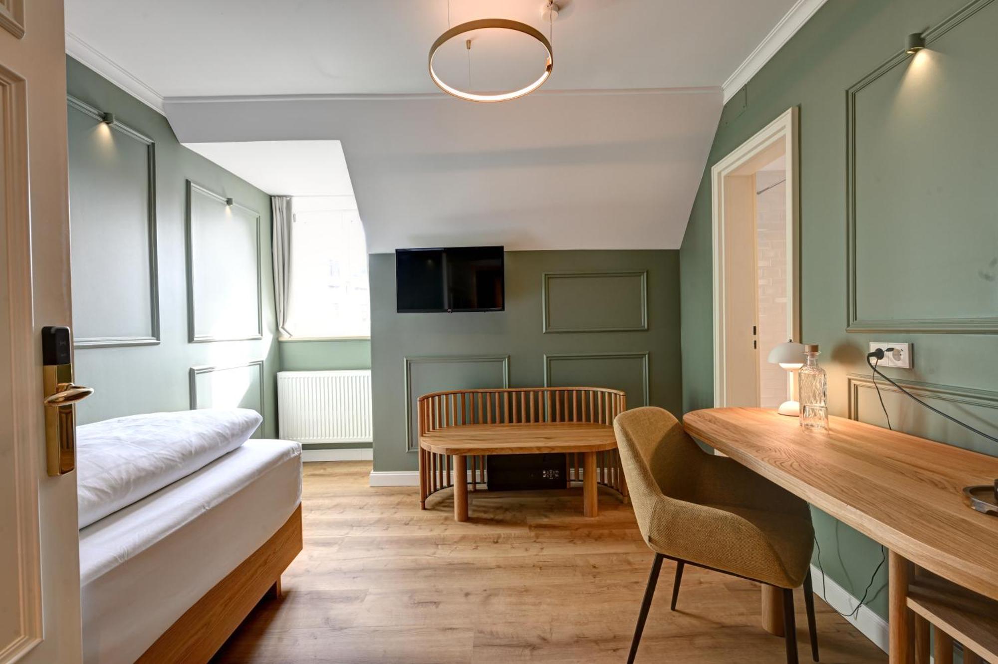 Single Room,1623692075:JPEG