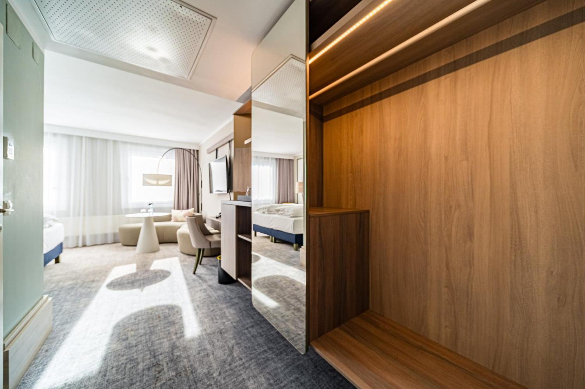 Standard Double Room Walk Shower