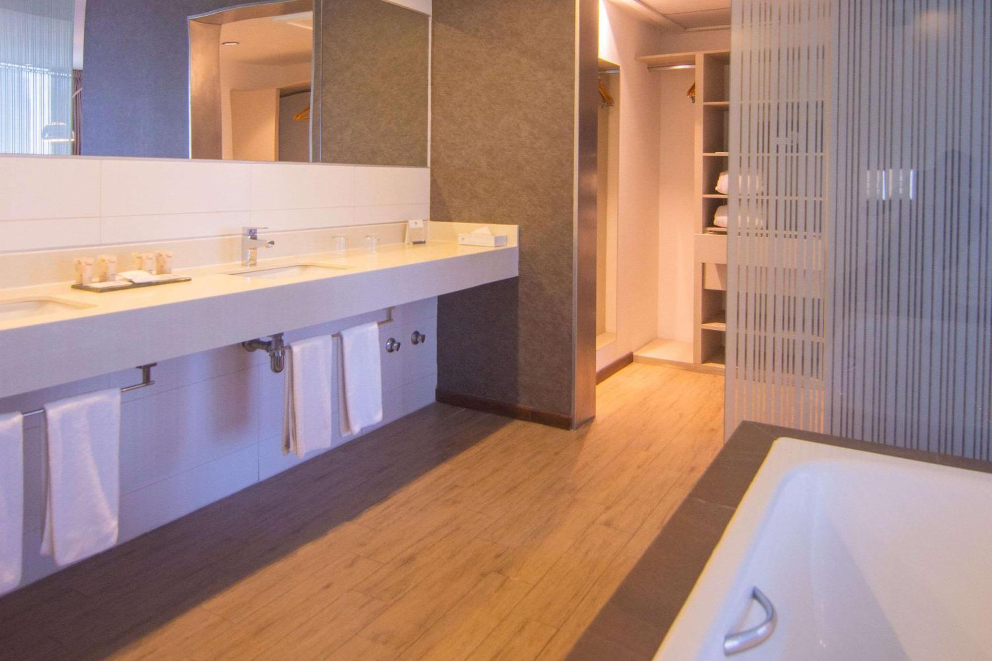 King Studio Suite Non-Smoking