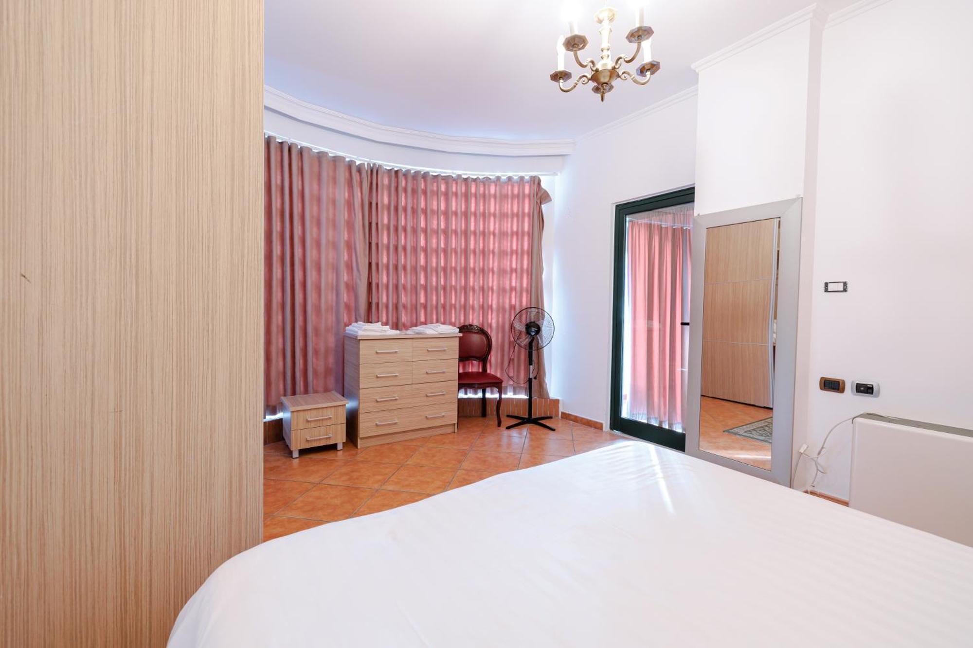 Apartamento de 2 dormitorios con balcón