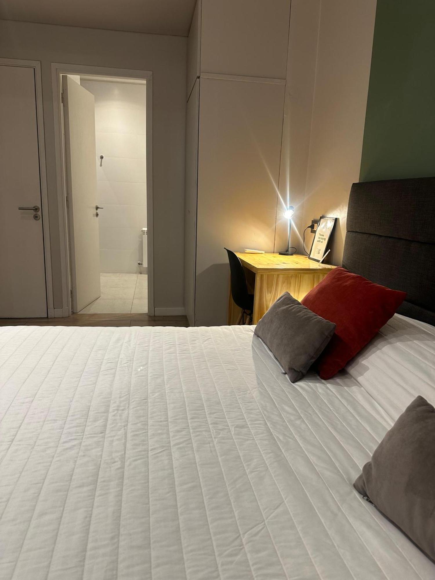 Quarto com Cama de Casal ou 2 de Solteiro e Banheiro Privativo