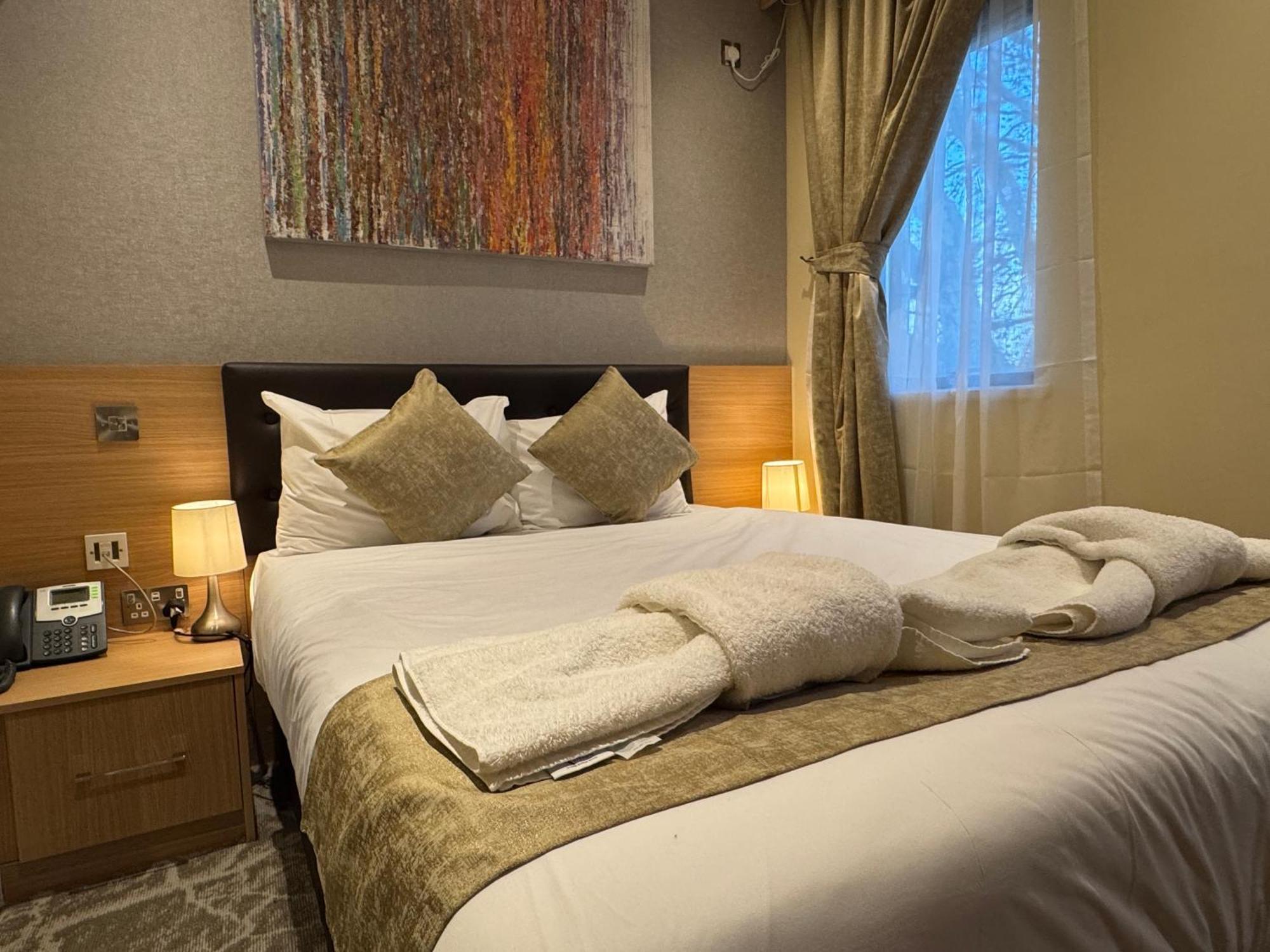 Habitación con cama grande