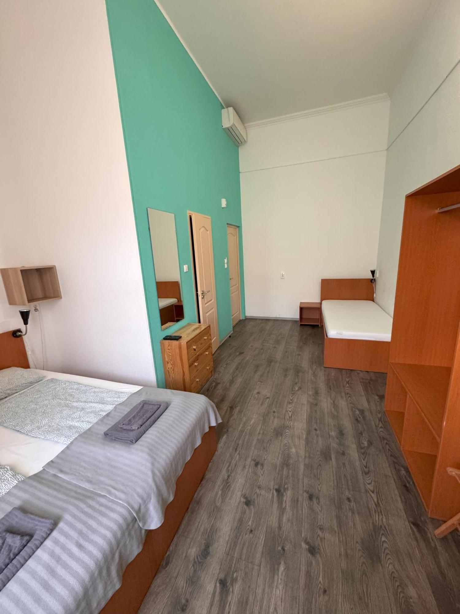 Triple Room,1625540161:JPEG
