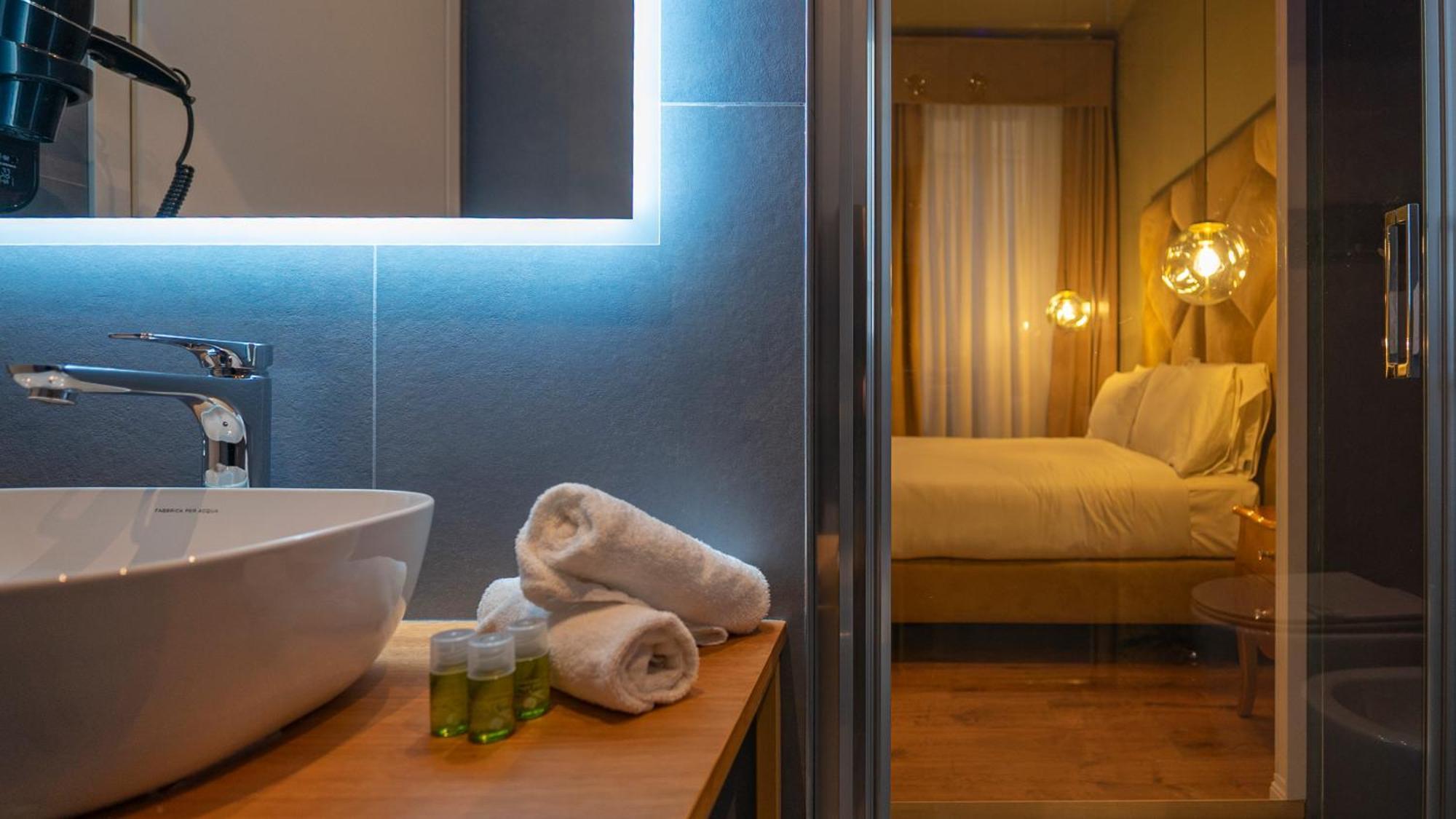 Deluxe Double Room with Shower,1626709783:JPEG