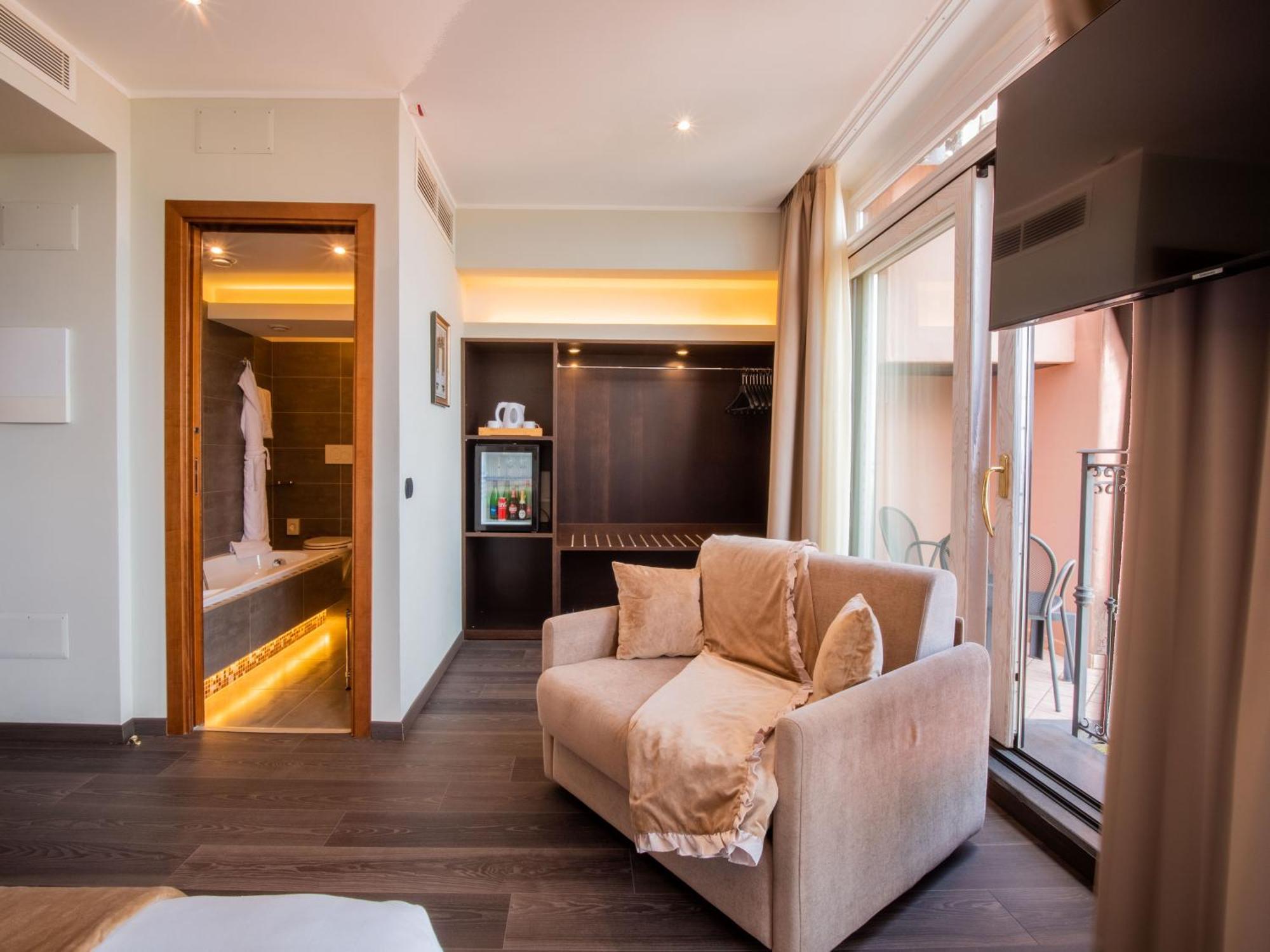 Deluxe Double or Twin Room,1627201649:JPEG