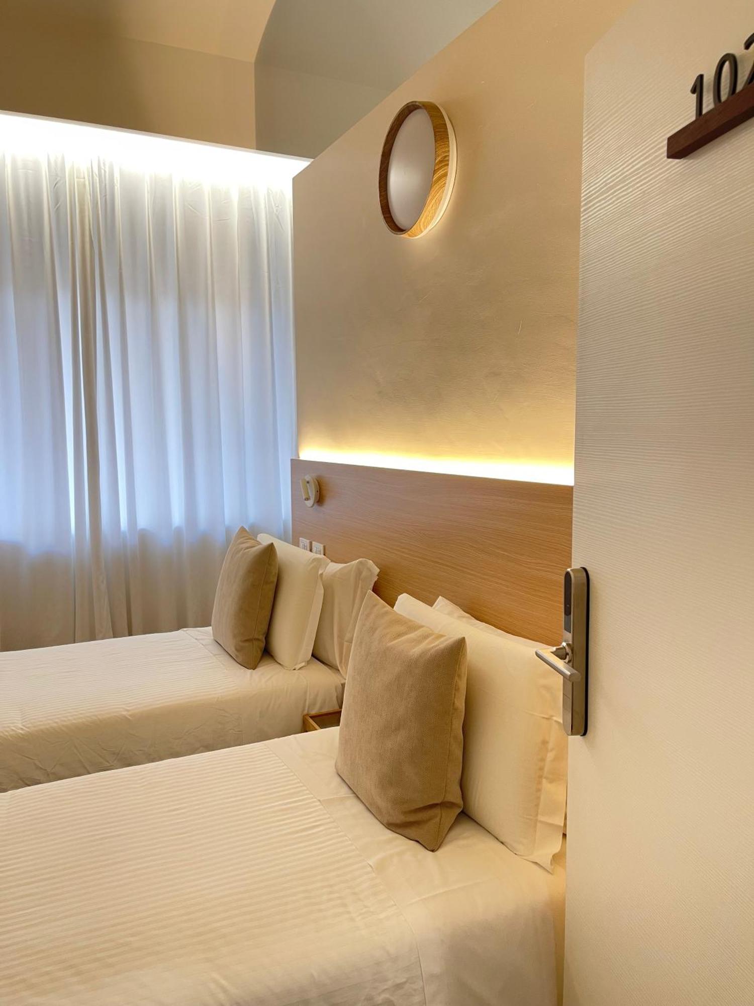 Double or Twin Room Private Bathroom